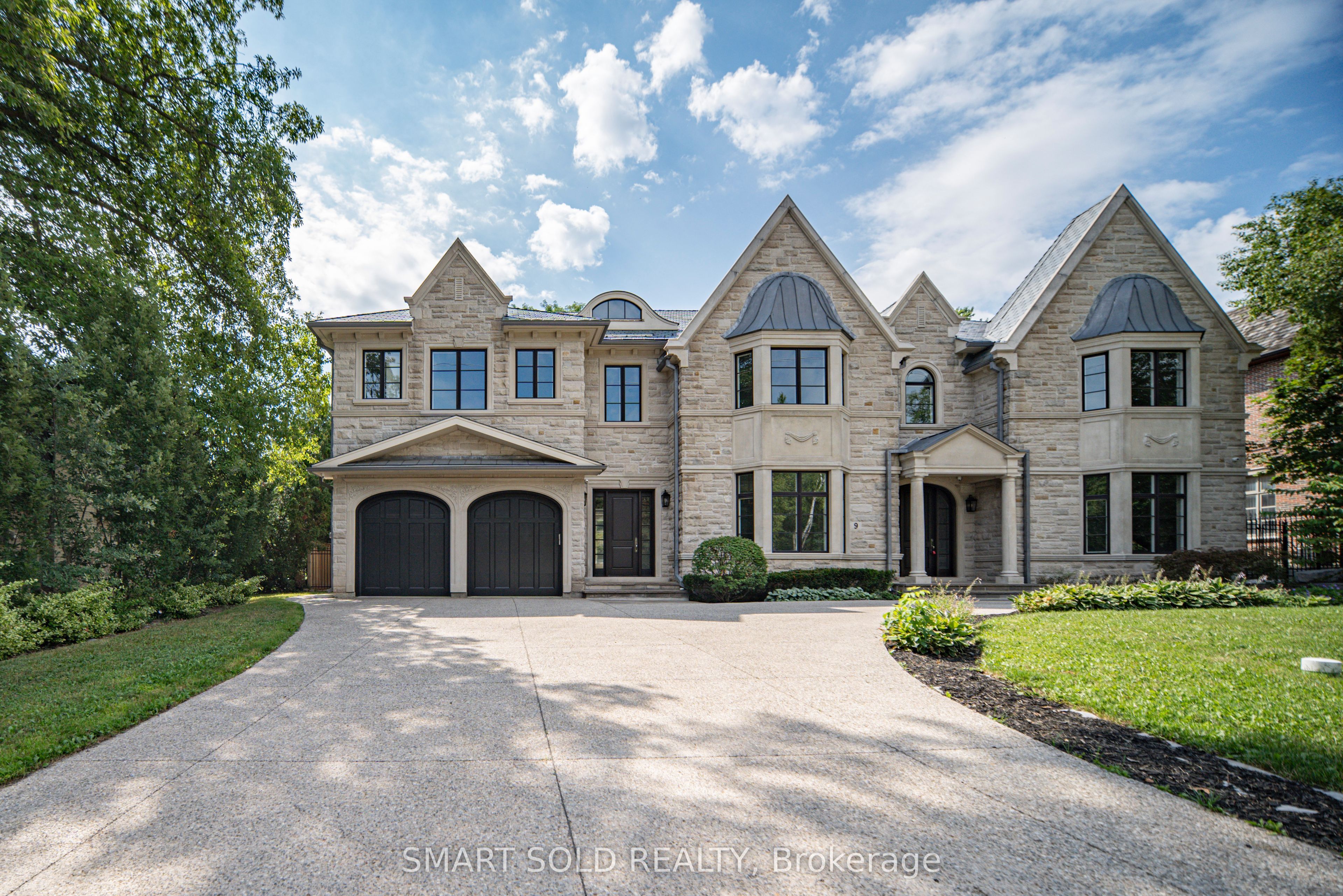 9 Saintfield Avenue, Toronto, ON M3C 2M5 photo 2