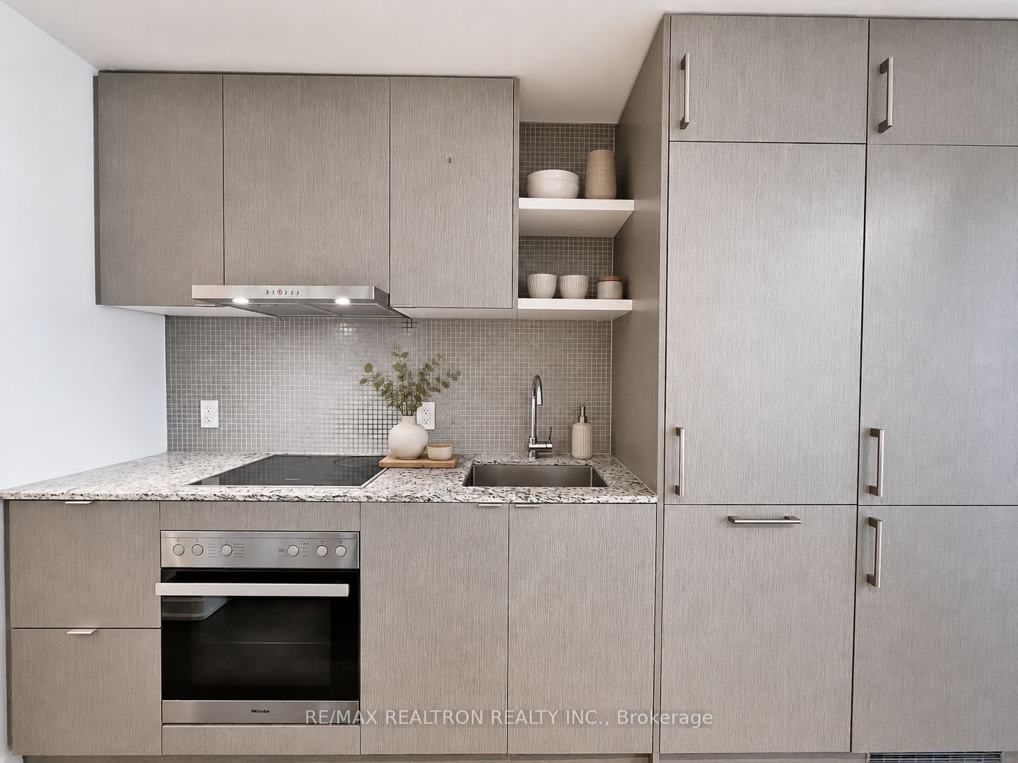 100 Harbour Street 5806, Toronto, ON M5J 1B7 photo 3