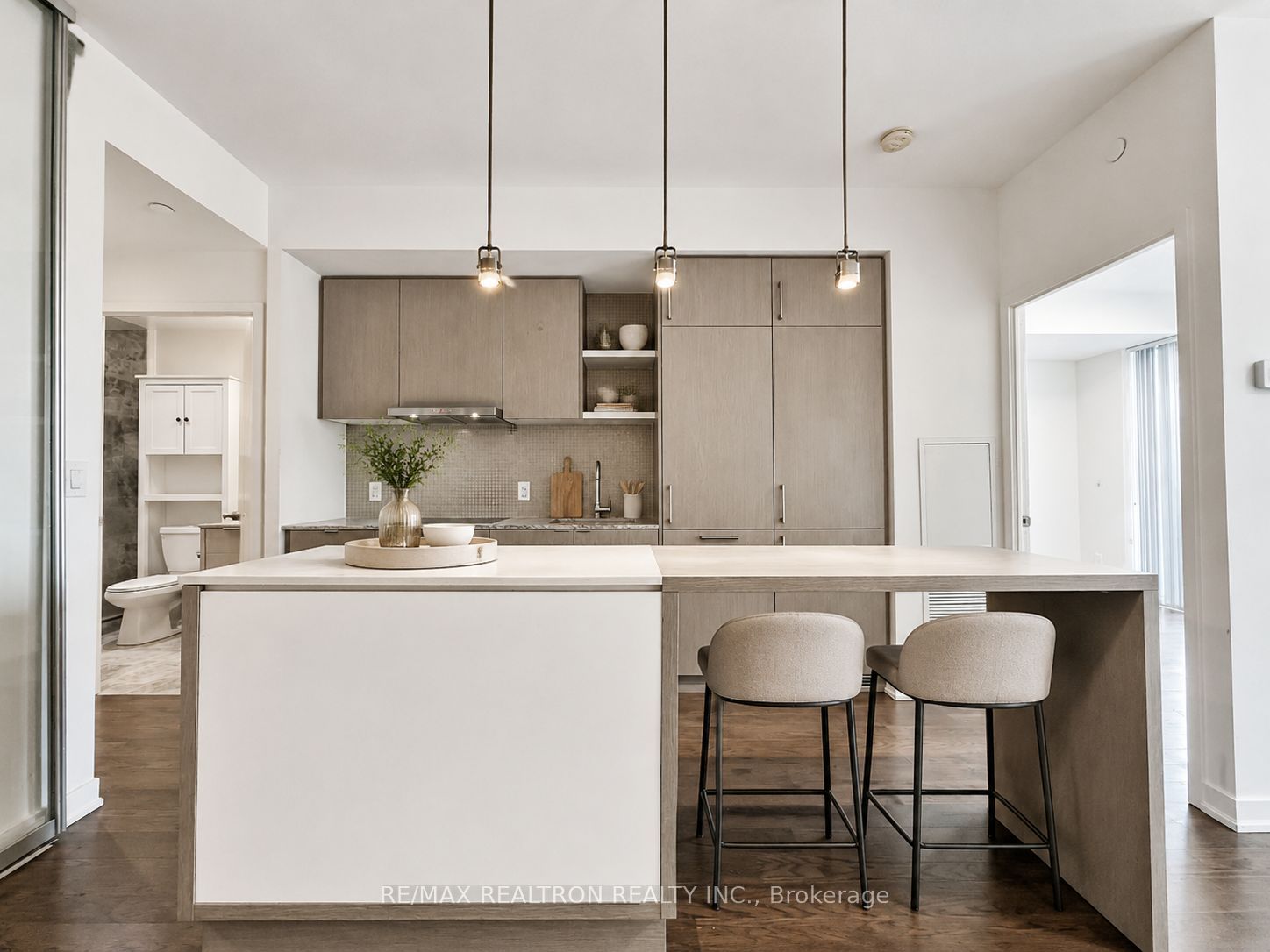 100 Harbour Street 5806, Toronto, ON M5J 1B7 photo 4