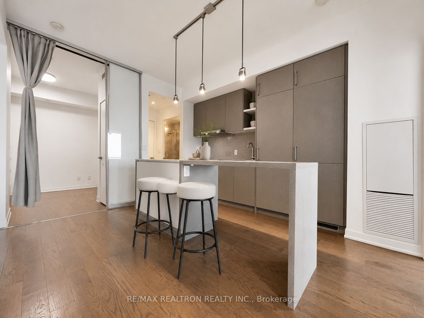 100 Harbour Street 5806, Toronto, ON M5J 1B7 photo 5