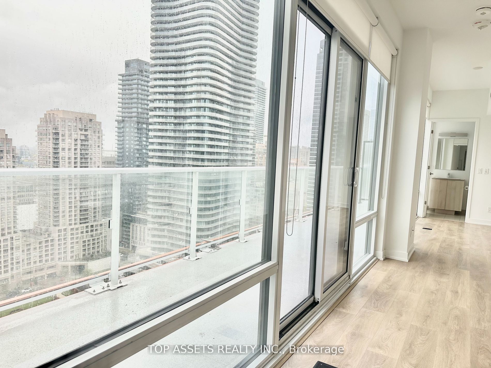 18 Maitland Terrace 2505, Toronto, ON M4Y 0H2