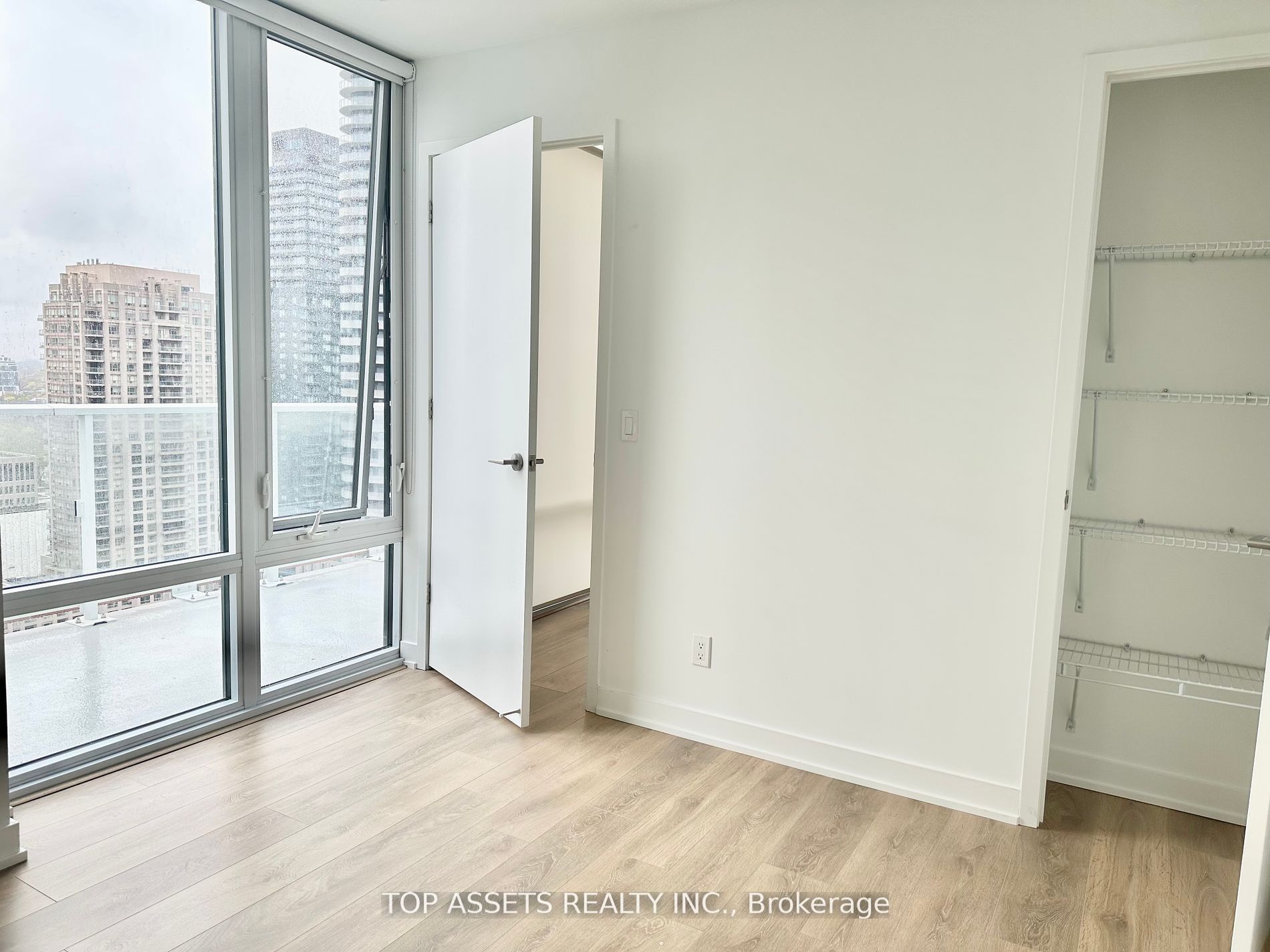 18 Maitland Terrace 2505, Toronto, ON M4Y 0H2 photo 5