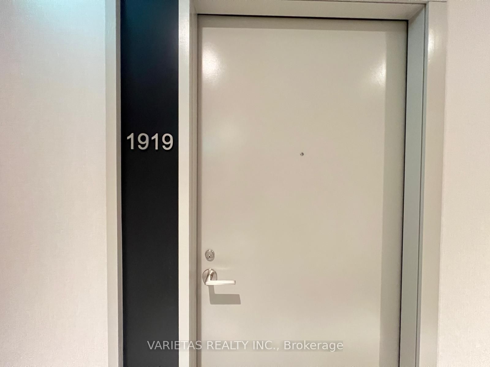 400 King Street W 1919, Toronto, ON M5V 0X8 photo 5