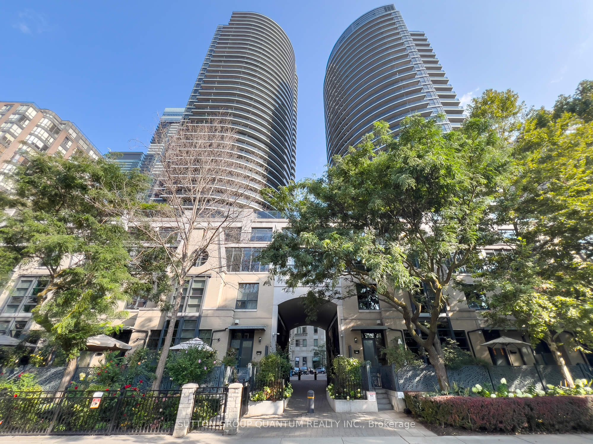 25 Carlton Street 1811, Toronto, ON M5B 1L4