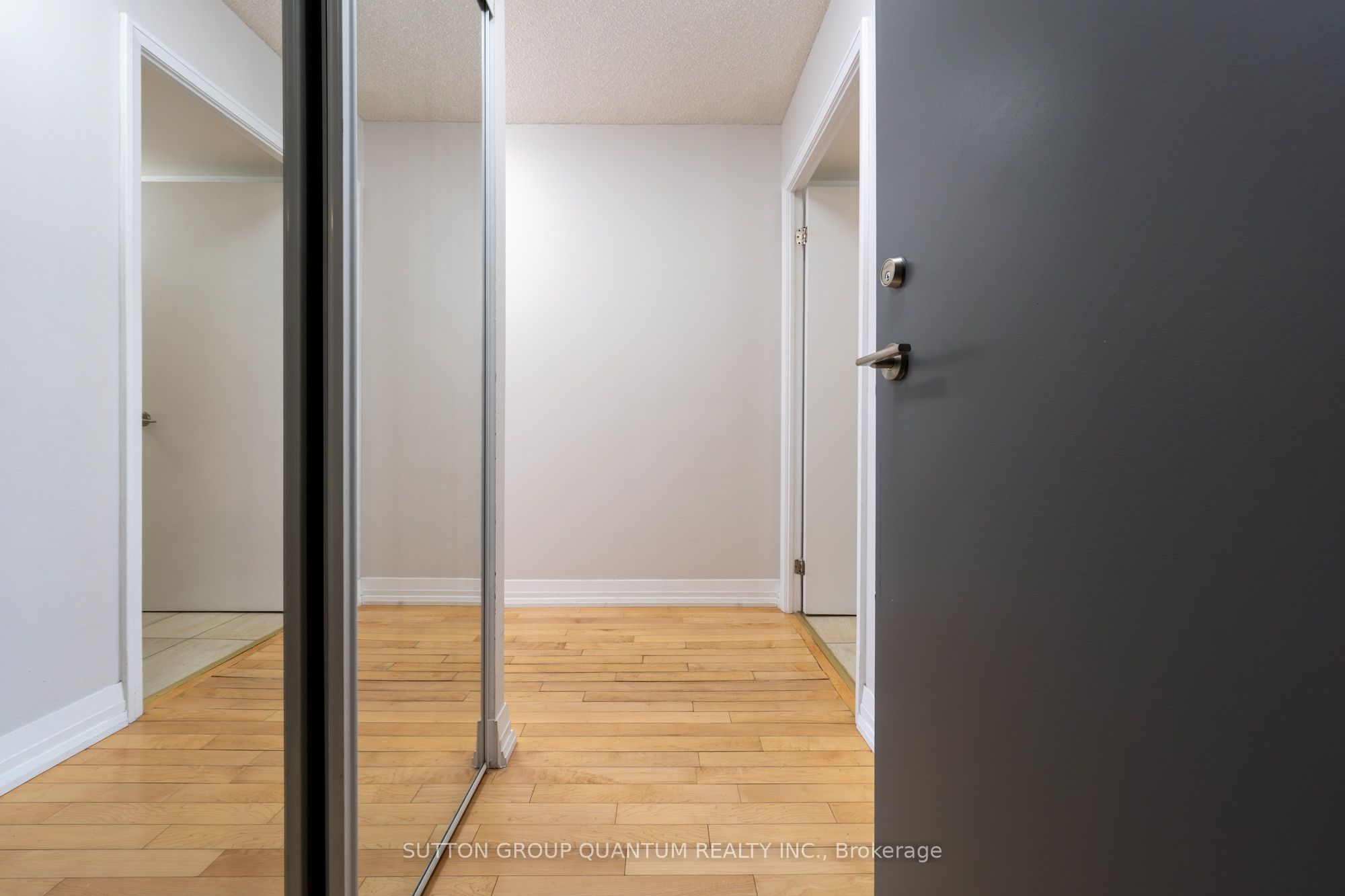 25 Carlton Street 1811, Toronto, ON M5B 1L4 photo 2