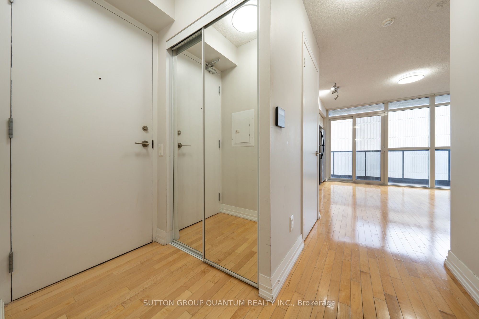 25 Carlton Street 1811, Toronto, ON M5B 1L4 photo 3