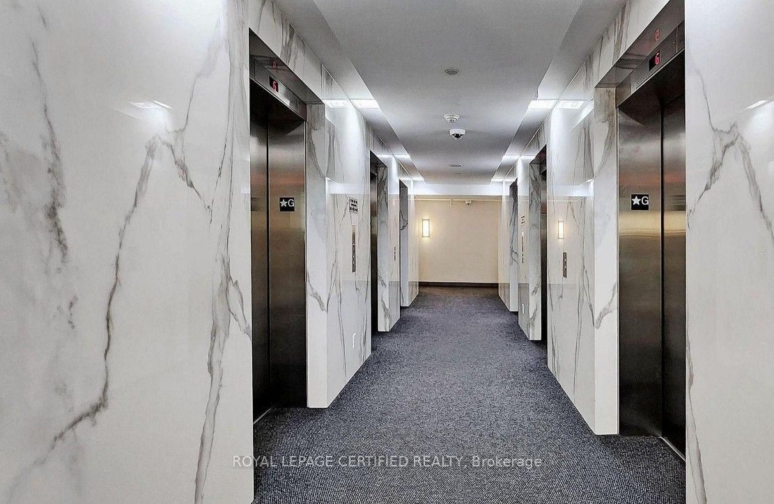 8 The Esplanade 1308, Toronto, ON M5E 0A6 photo 4
