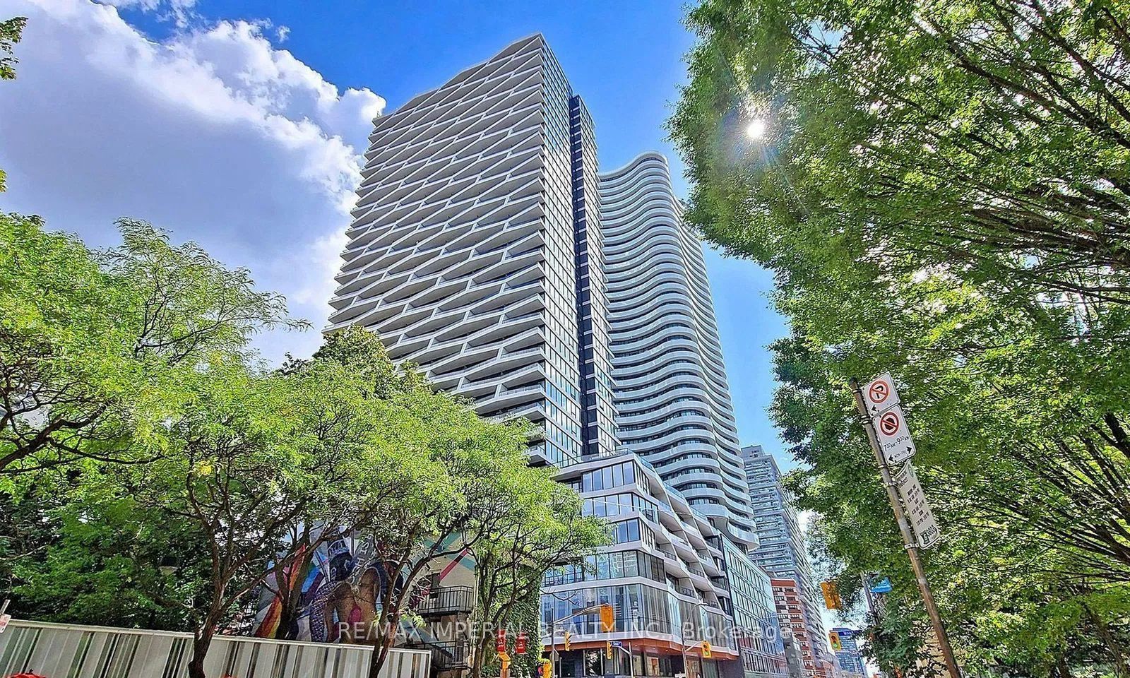 85 Wood Street 1516, Toronto, ON M4Y 0E8