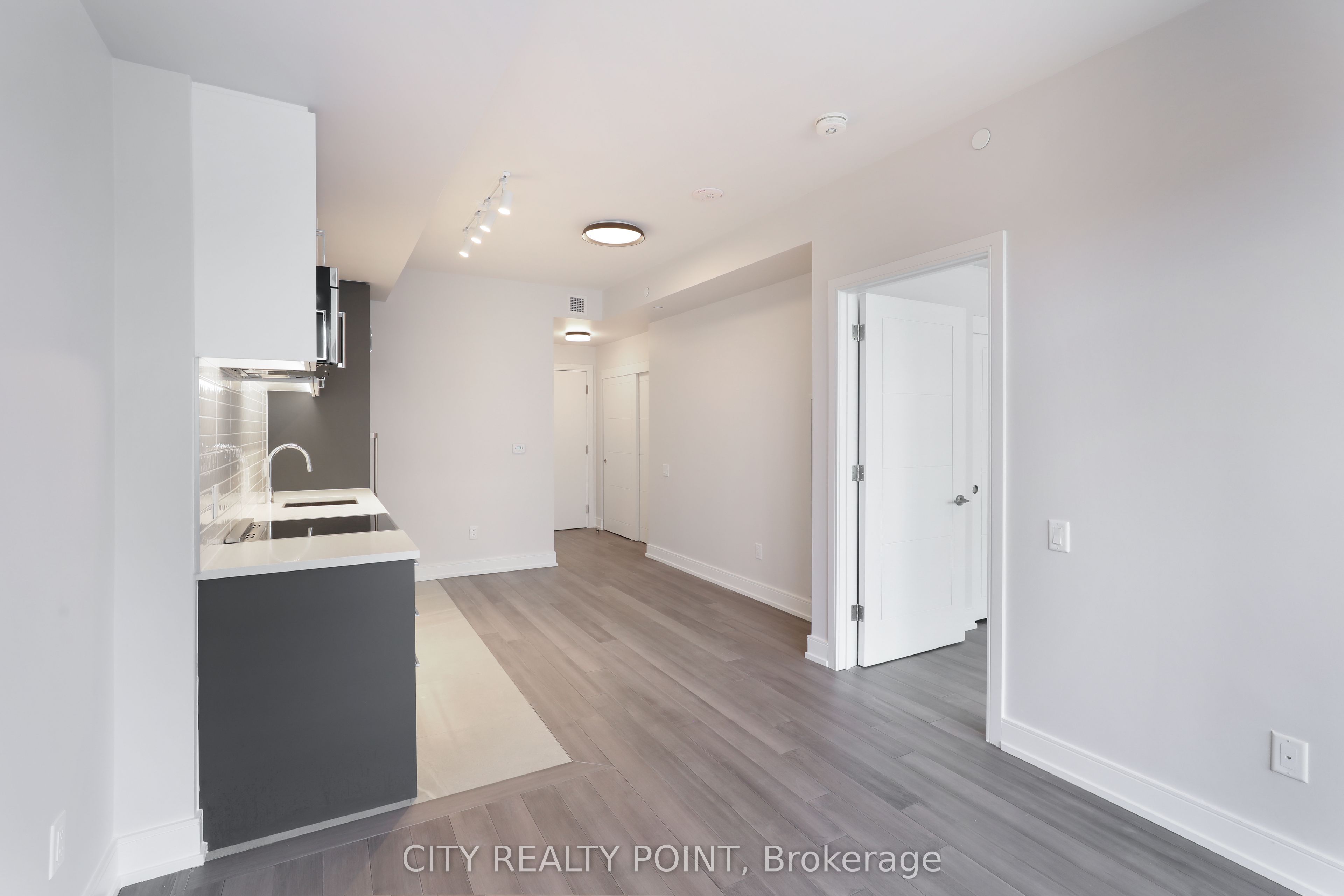 2525 Bathurst Street 1105, Toronto, ON M6B 2Y9 photo 2