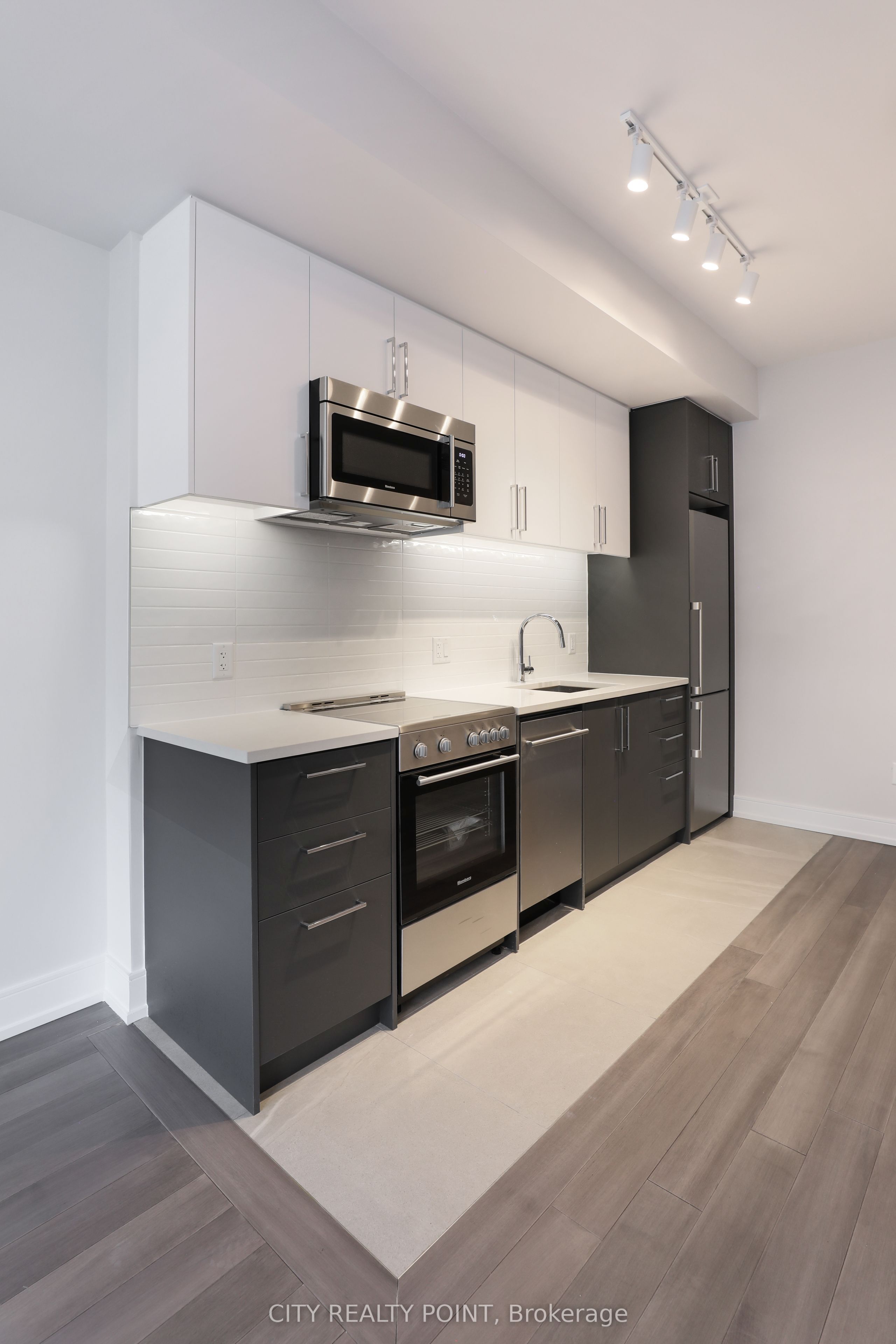 2525 Bathurst Street 1105, Toronto, ON M6B 2Y9 photo 3