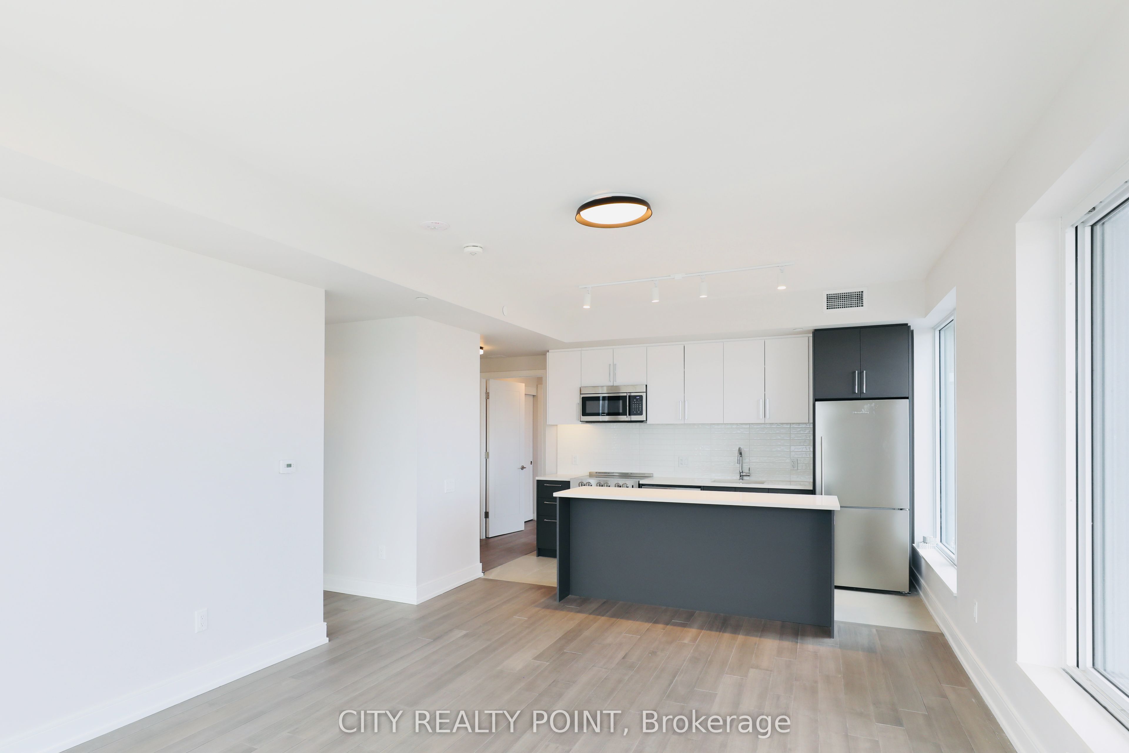 2525 Bathurst Street 909, Toronto, ON M6B 2Y9 photo 3