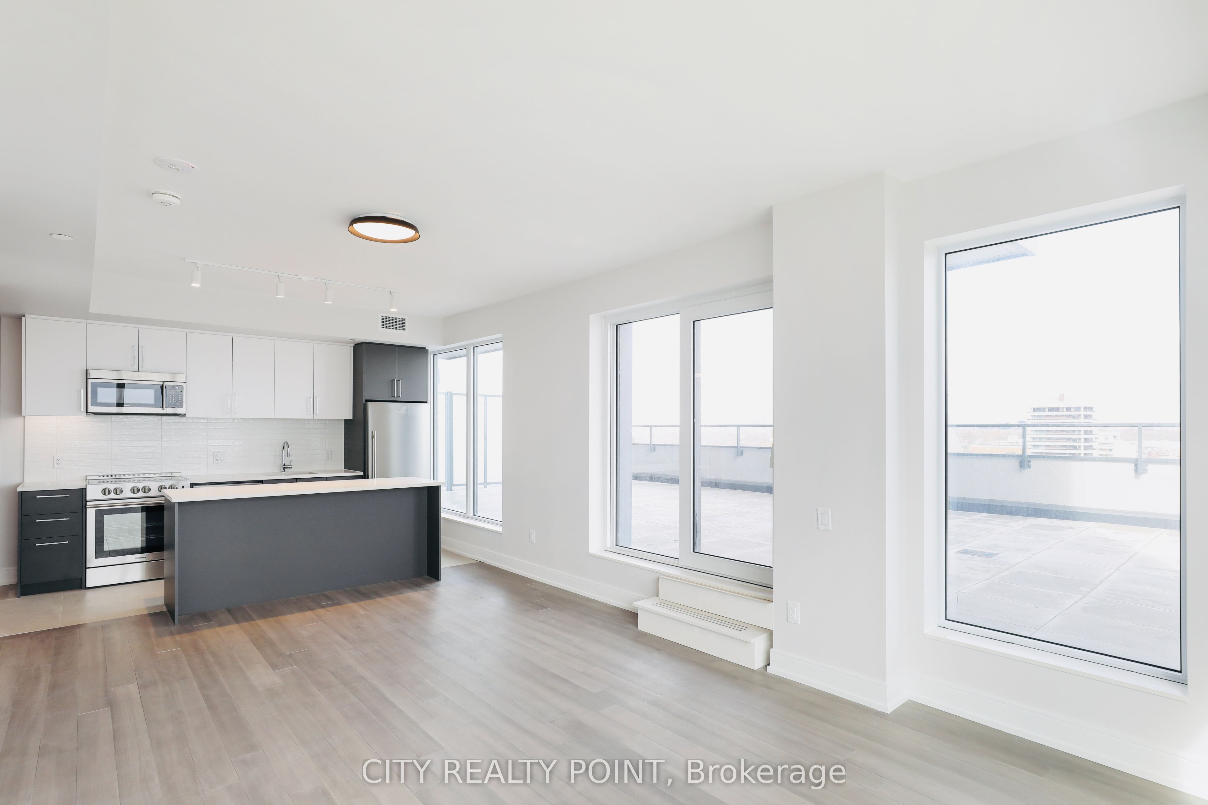 2525 Bathurst Street 909, Toronto, ON M6B 2Y9 photo 5