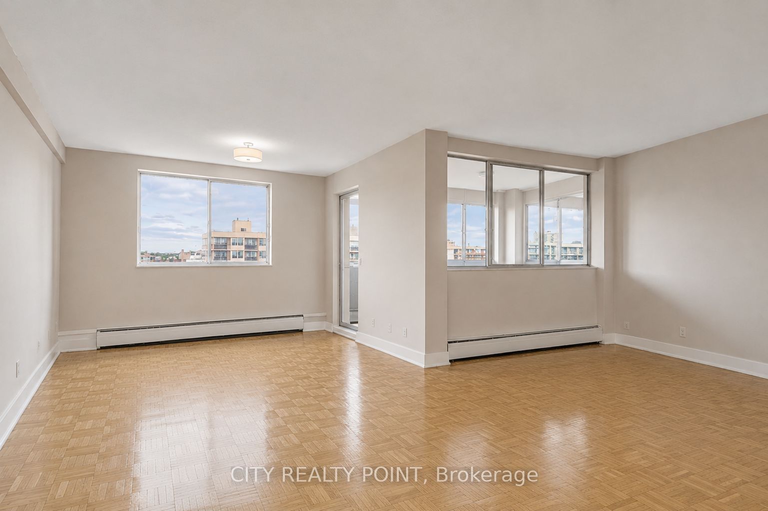 9 Deer Park Crescent 1002, Toronto, ON M4V 2C4 photo 3