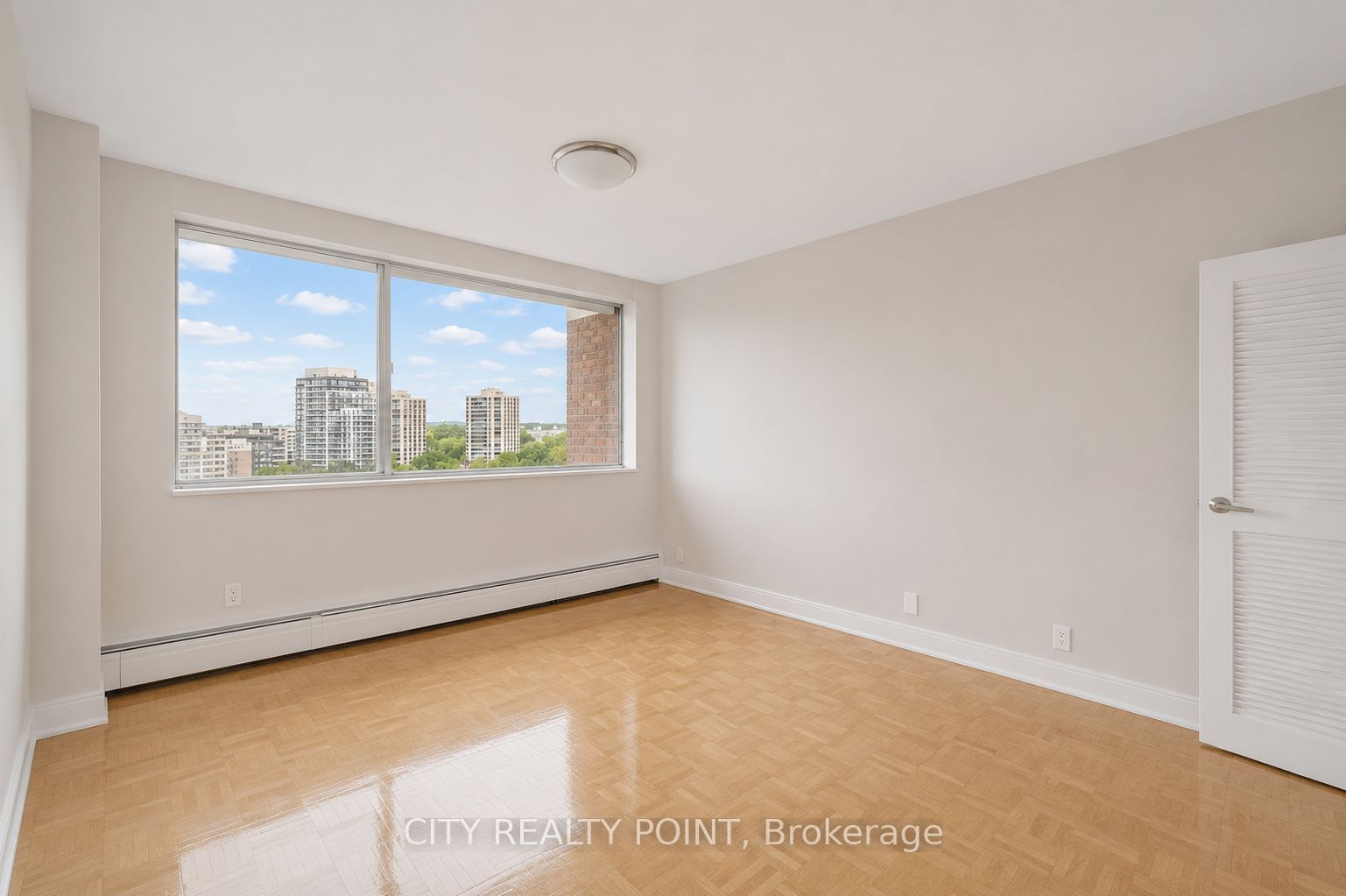 9 Deer Park Crescent 1002, Toronto, ON M4V 2C4 photo 4