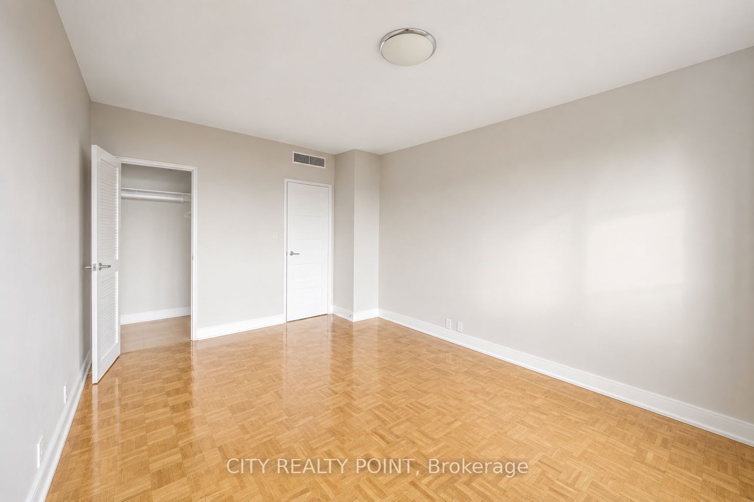 9 Deer Park Crescent 1002, Toronto, ON M4V 2C4 photo 5