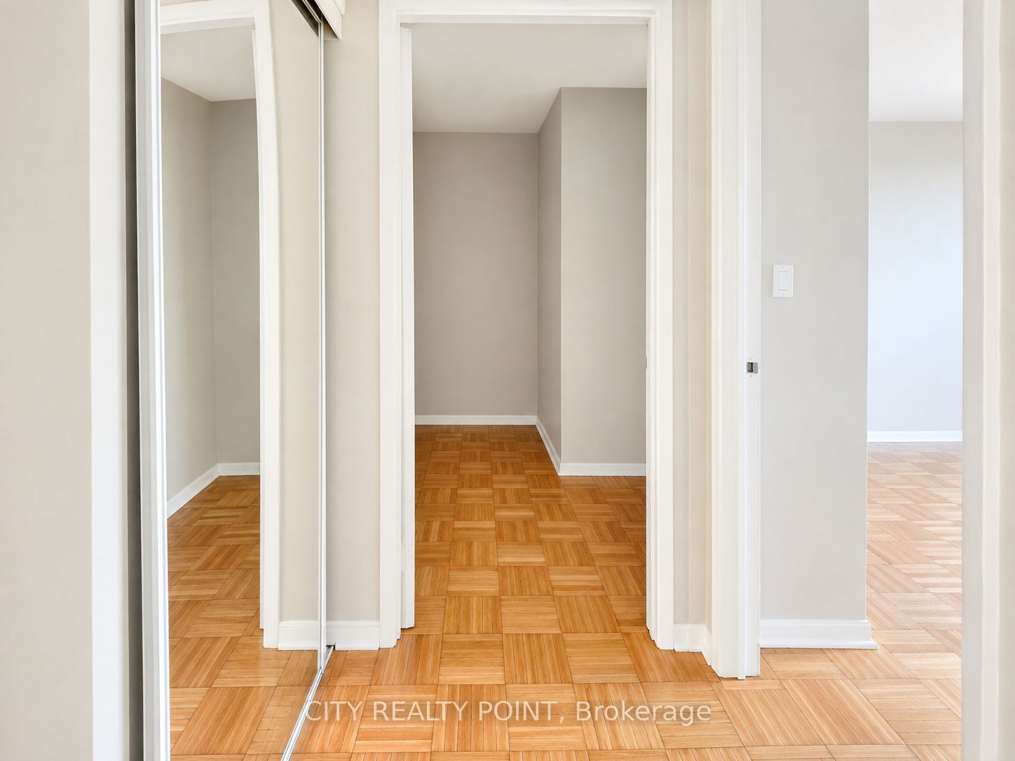 990 Avenue Road 209, Toronto, ON M5P 2K8 photo 4