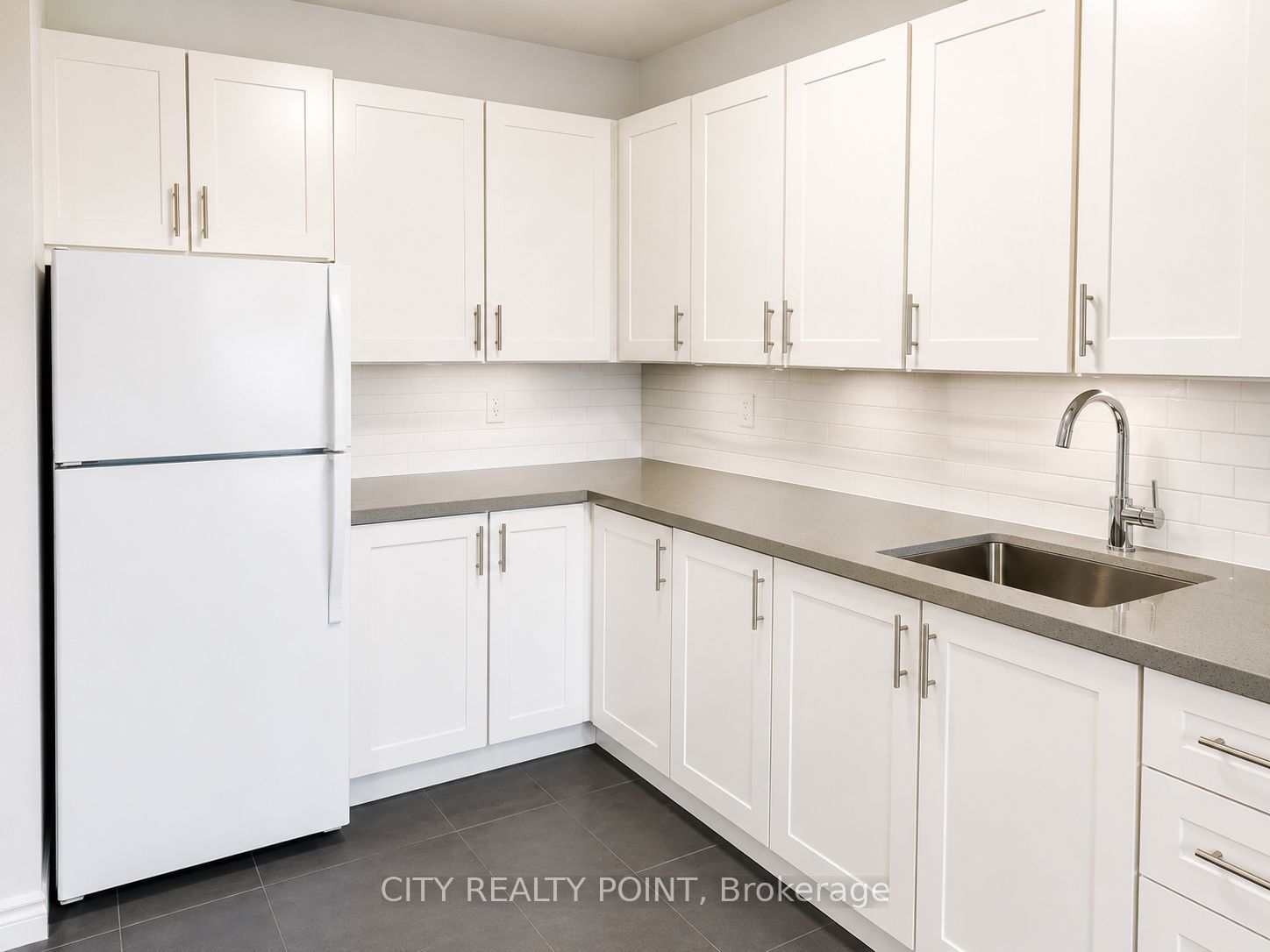 525 Eglinton Avenue E 701, Toronto, ON M4P 2P6