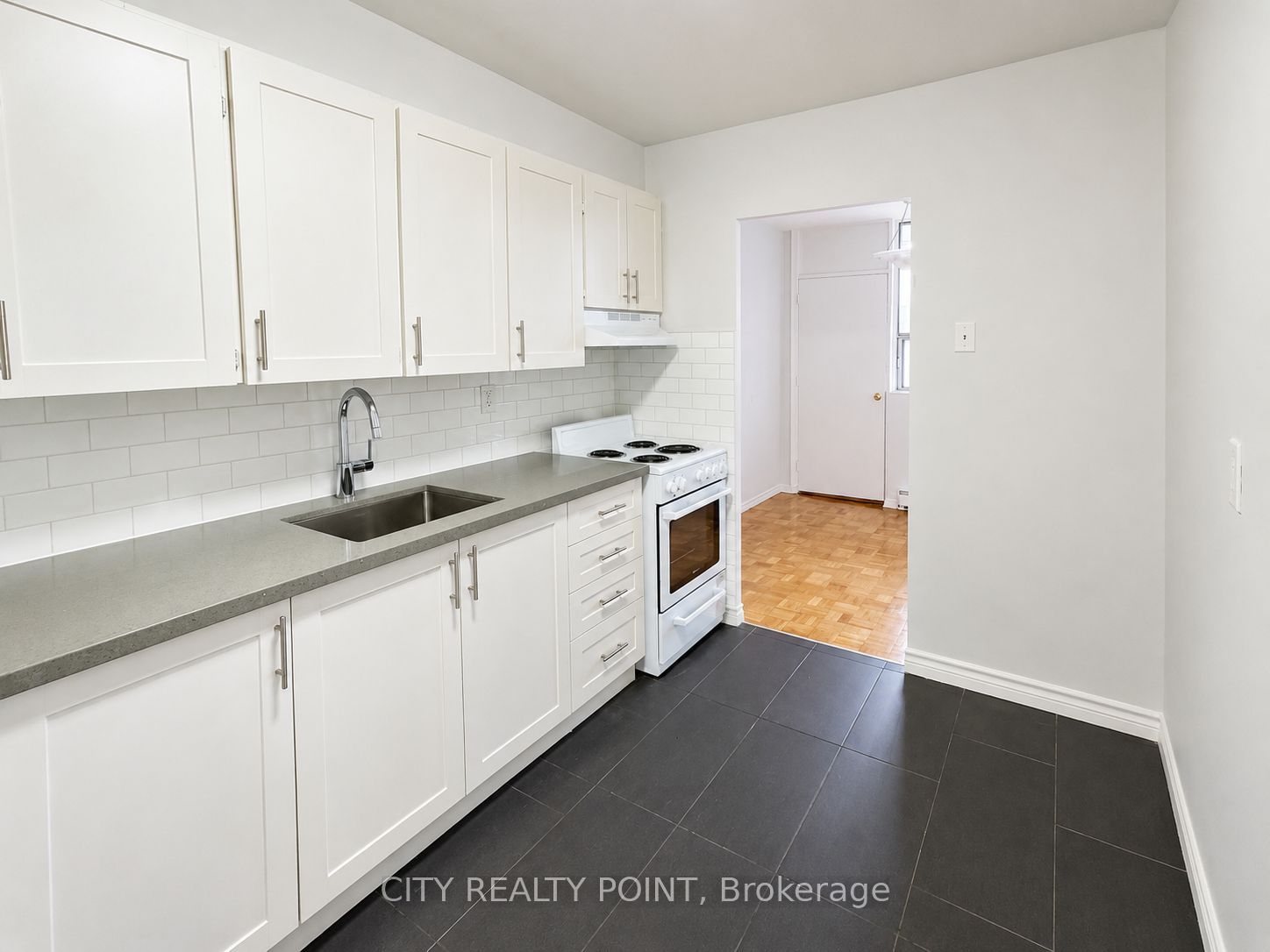 525 Eglinton Avenue E 701, Toronto, ON M4P 2P6 photo 2