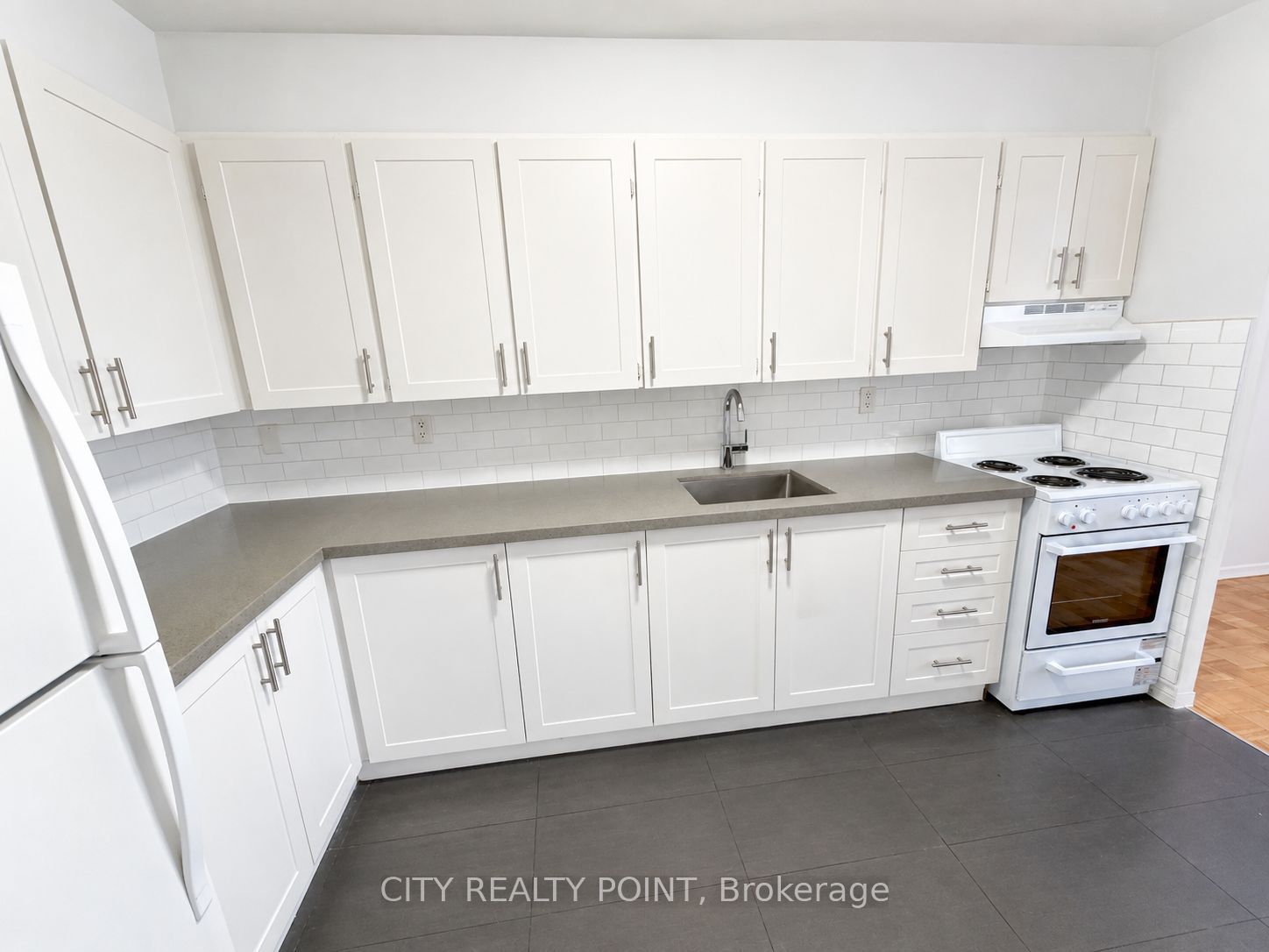 525 Eglinton Avenue E 701, Toronto, ON M4P 2P6 photo 4