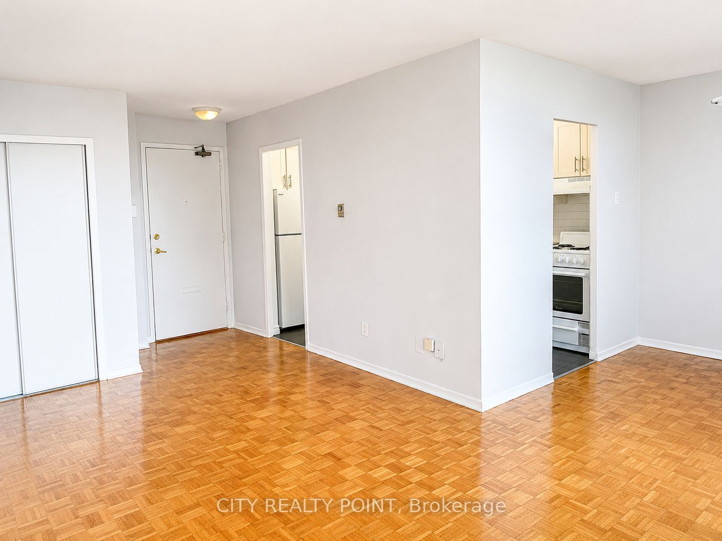 525 Eglinton Avenue E 701, Toronto, ON M4P 2P6 photo 5