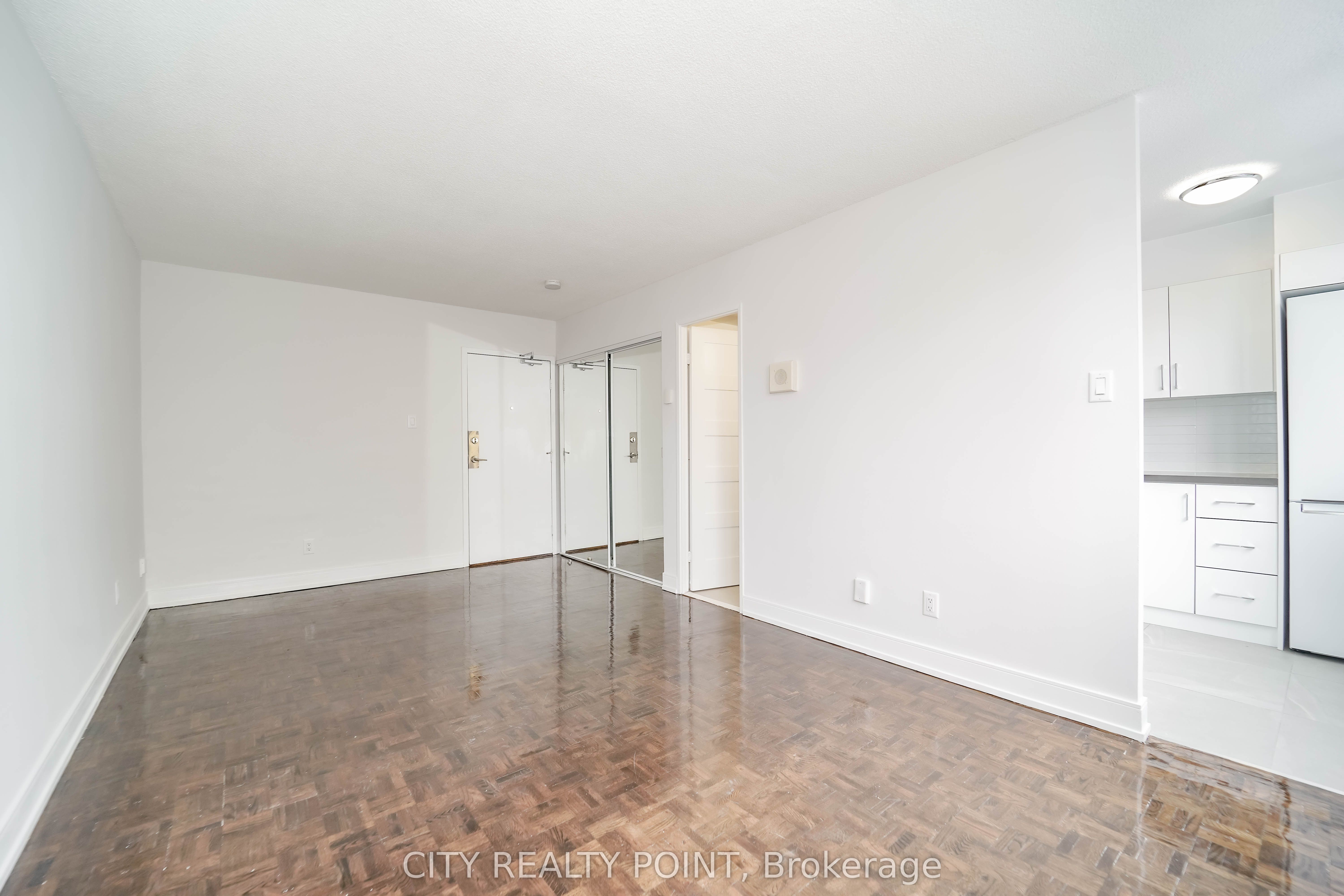 33 Isabella Street 2513, Toronto, ON M4Y 2P7 photo 2