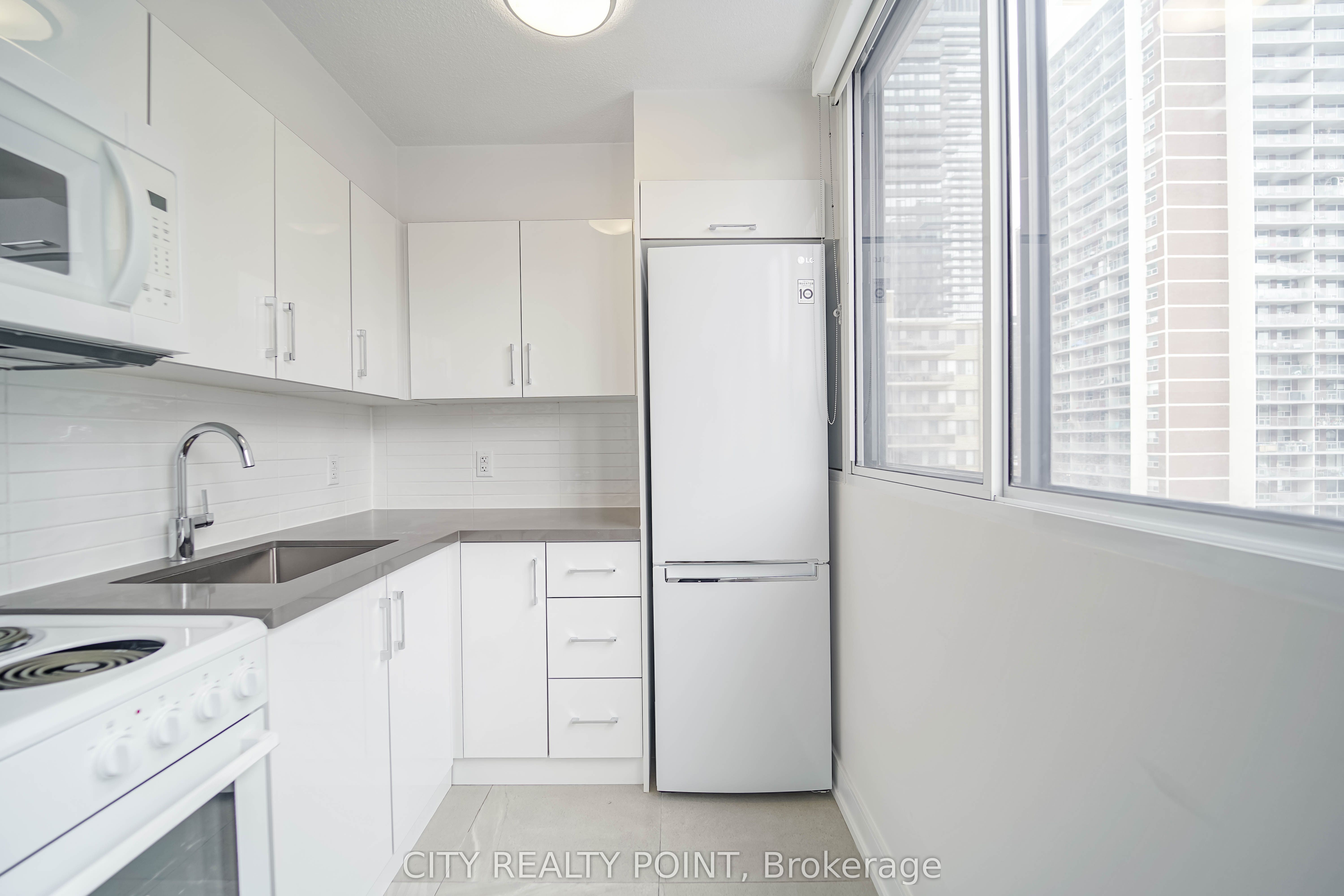 33 Isabella Street 2513, Toronto, ON M4Y 2P7 photo 3