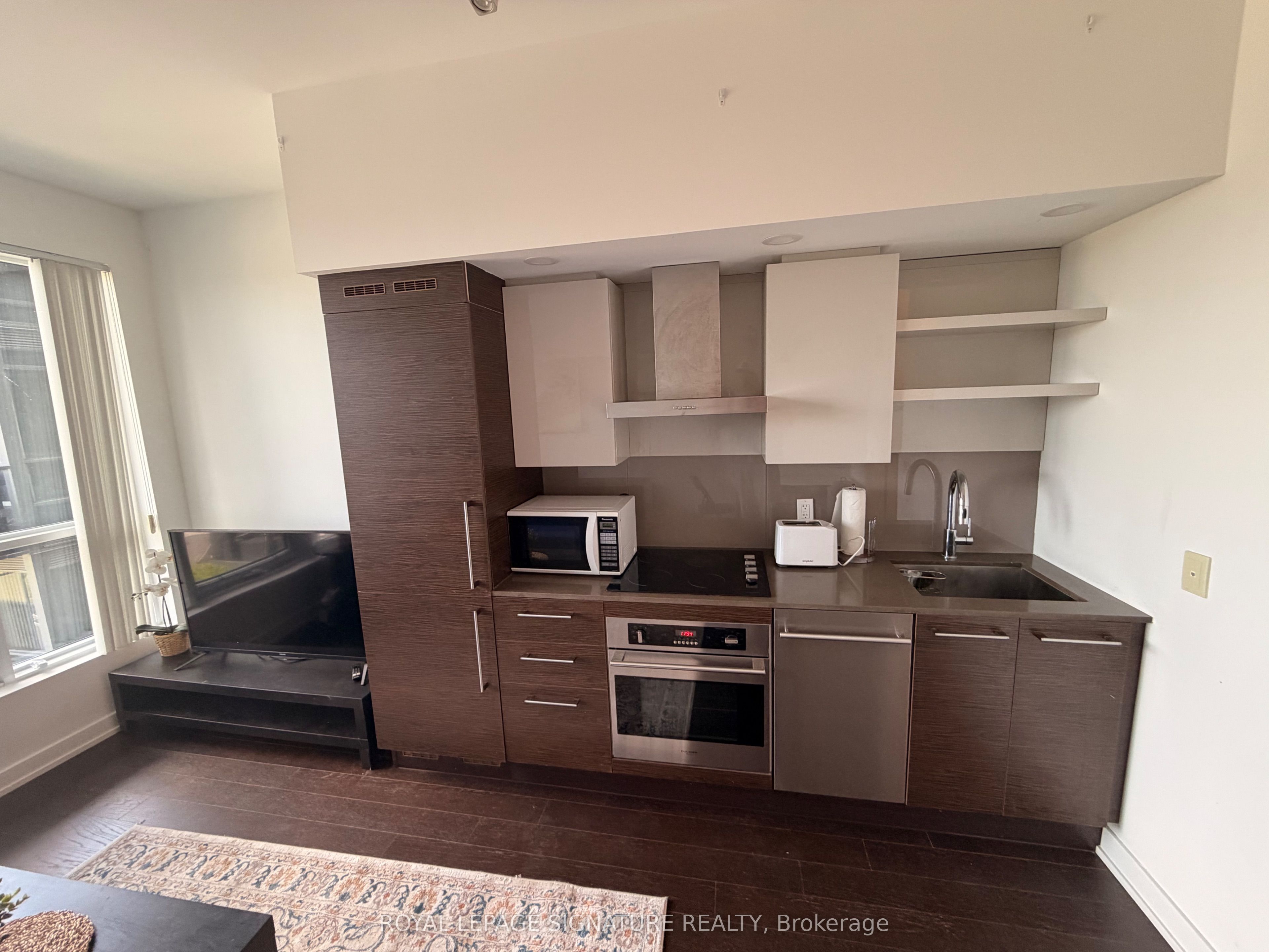 1030 King Street W 1008, Toronto, ON M6K 0B4 photo 3