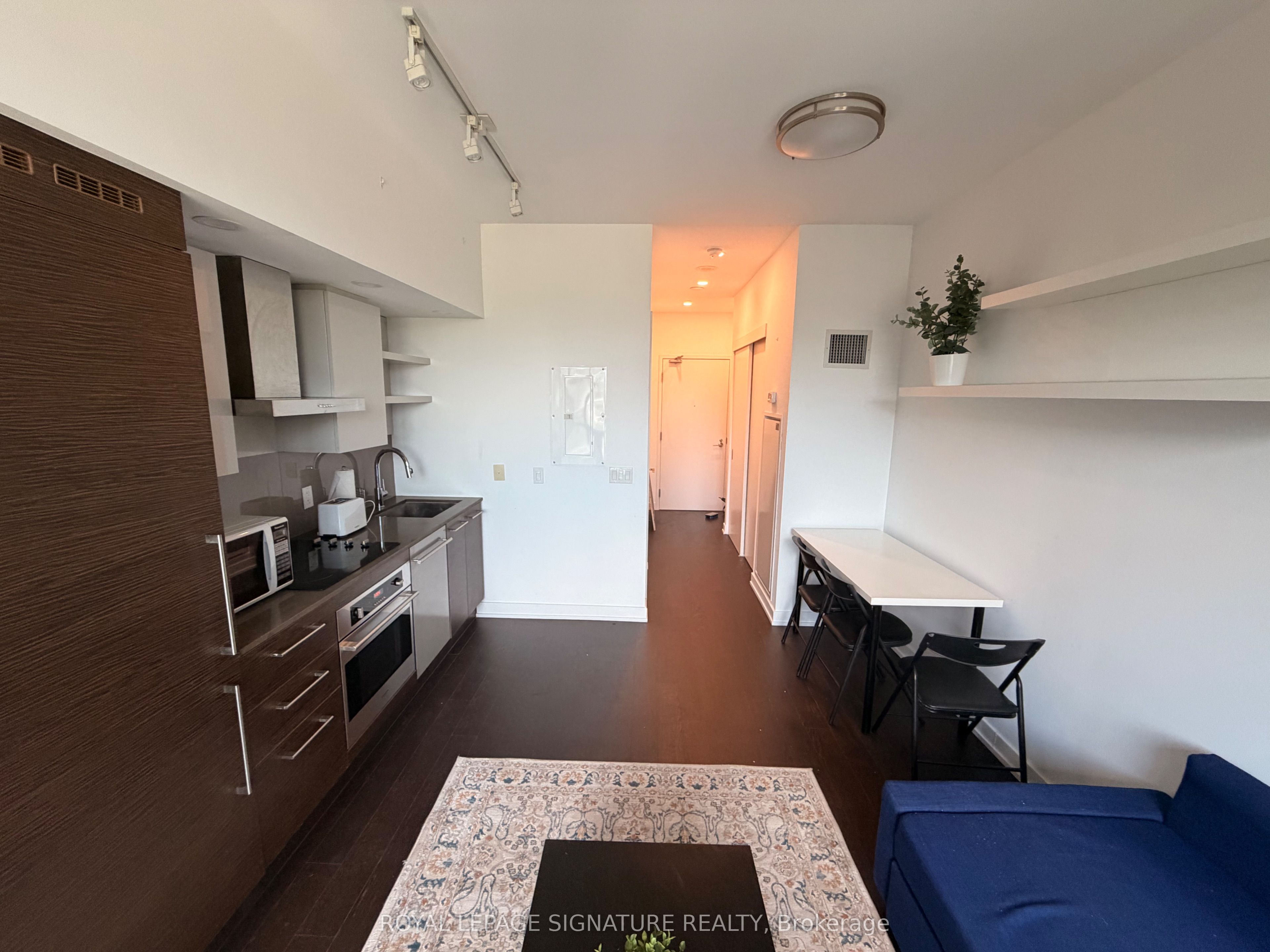 1030 King Street W 1008, Toronto, ON M6K 0B4 photo 5