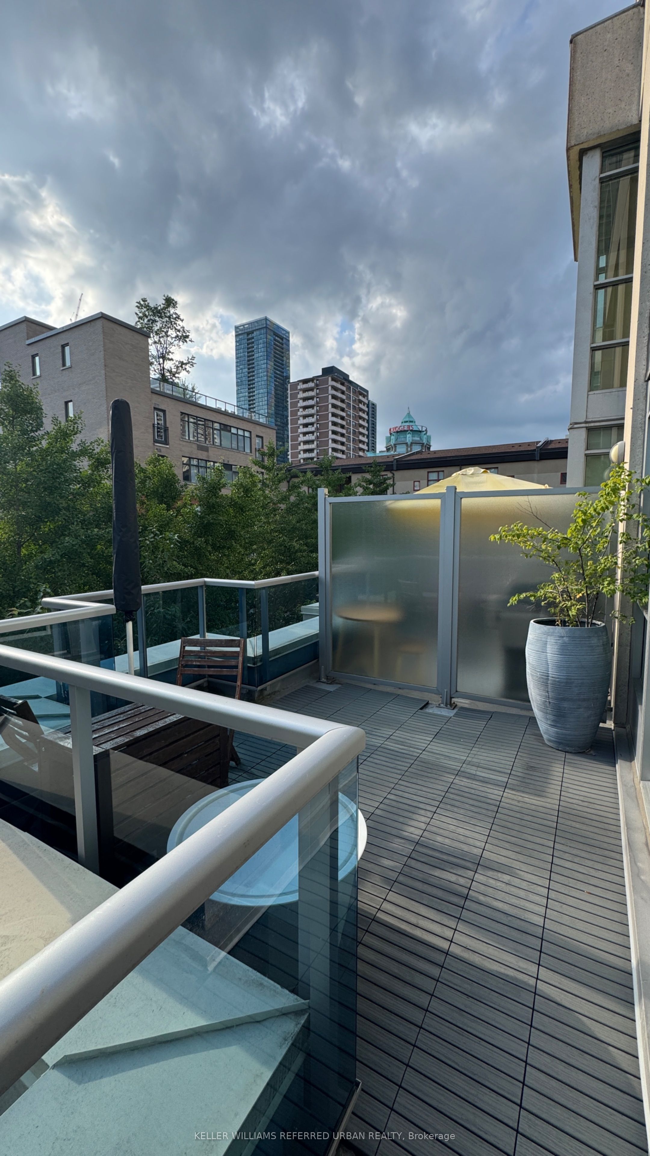 150 Homewood Avenue L206, Toronto, ON M4Y 2J6 photo 2