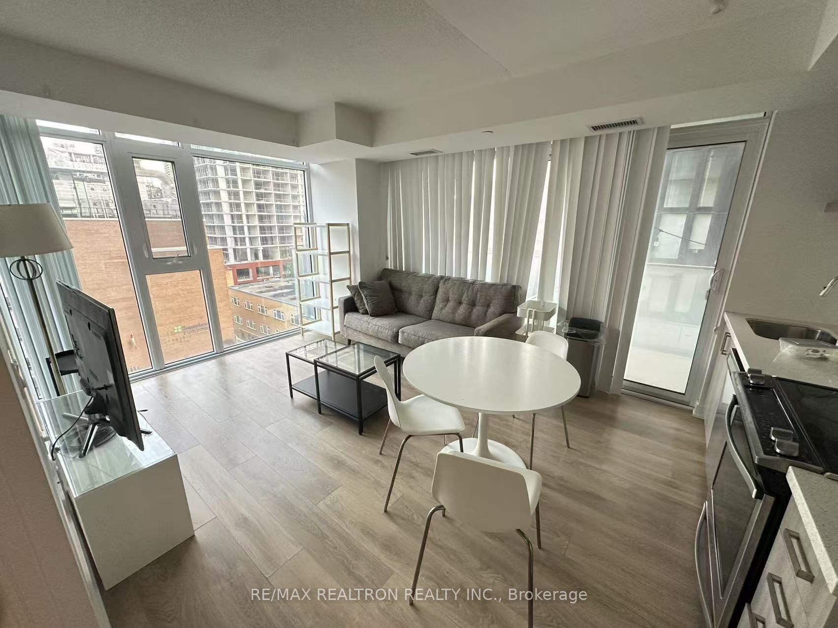 50 Wellesley Street E 810, Toronto, ON M4Y 1G2