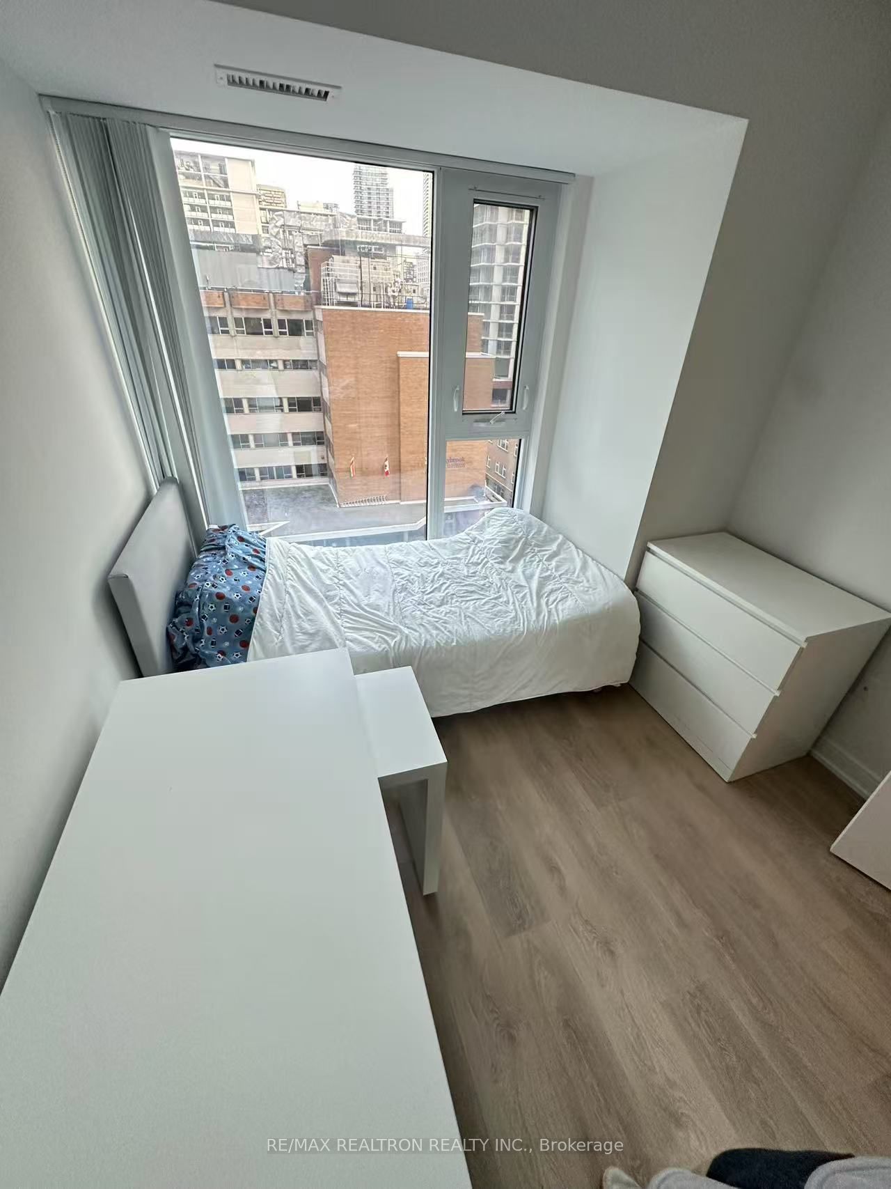 50 Wellesley Street E 810, Toronto, ON M4Y 1G2 photo 3