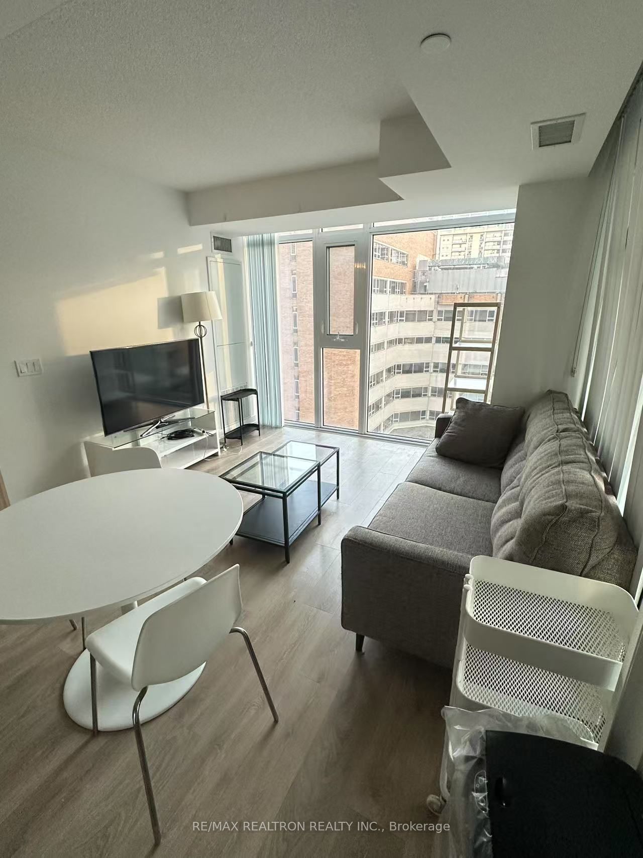50 Wellesley Street E 810, Toronto, ON M4Y 1G2 photo 4