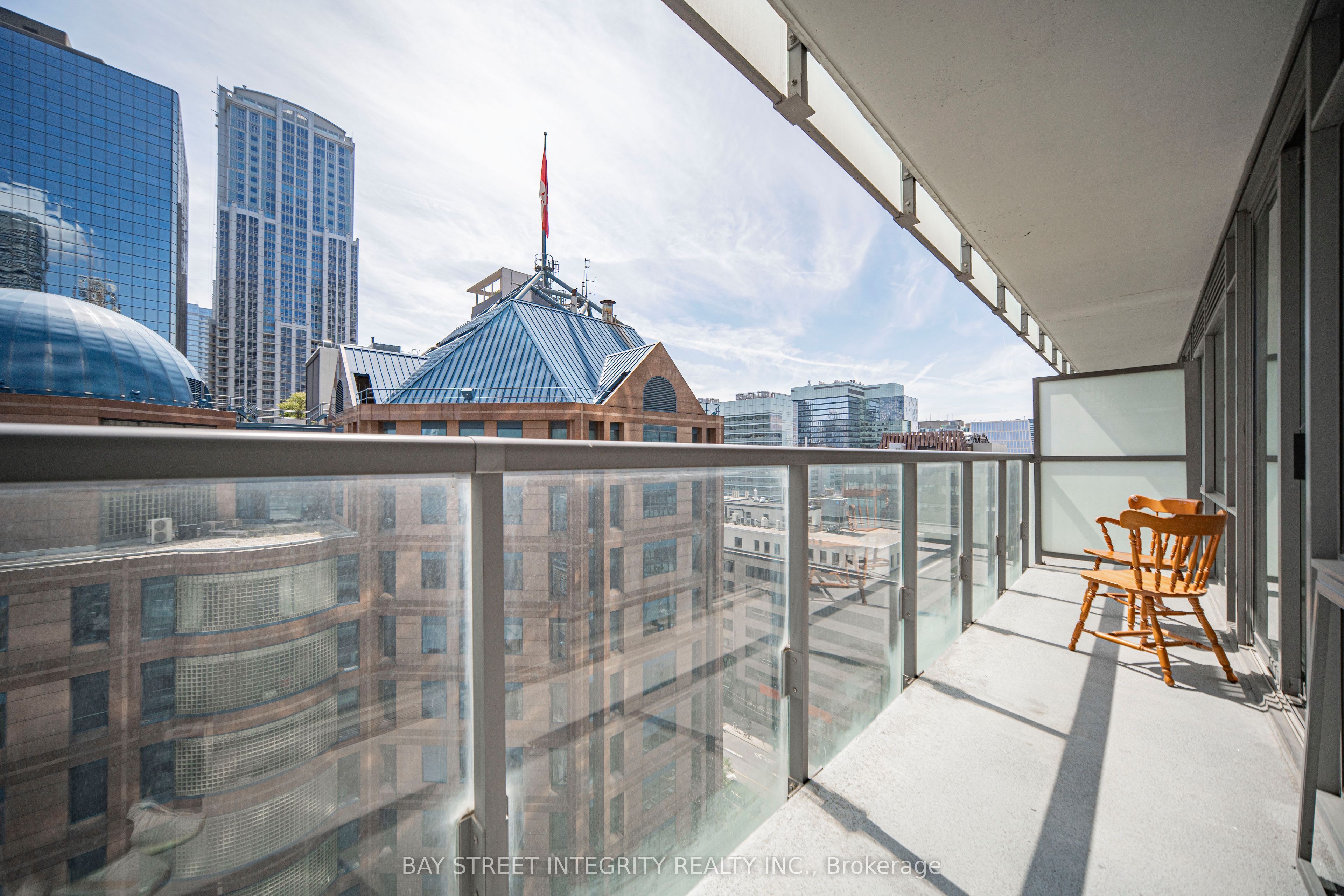 38 Grenville Street 1406, Toronto, ON M4Y 1A5 photo 4
