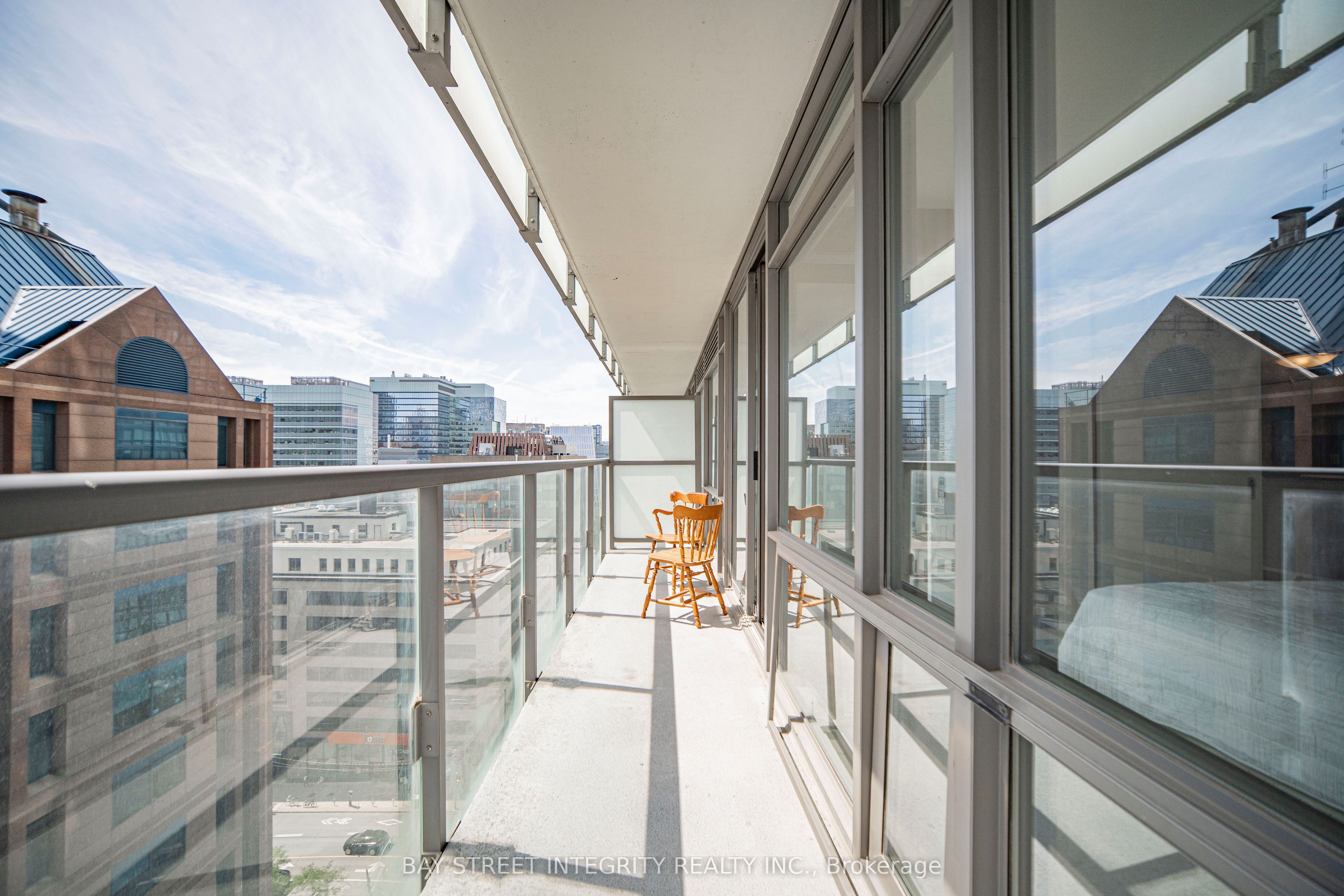 38 Grenville Street 1406, Toronto, ON M4Y 1A5 photo 5