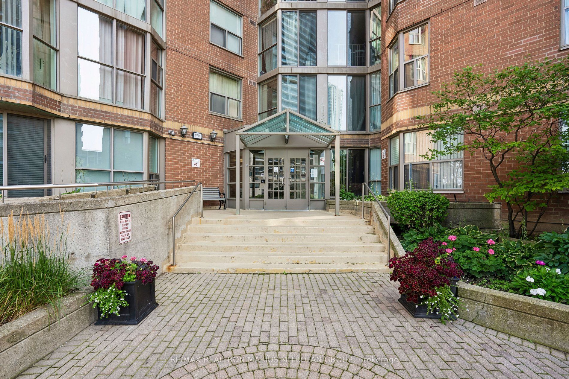 5795 Yonge Street 805, Toronto, ON M2M 4J3 photo 2