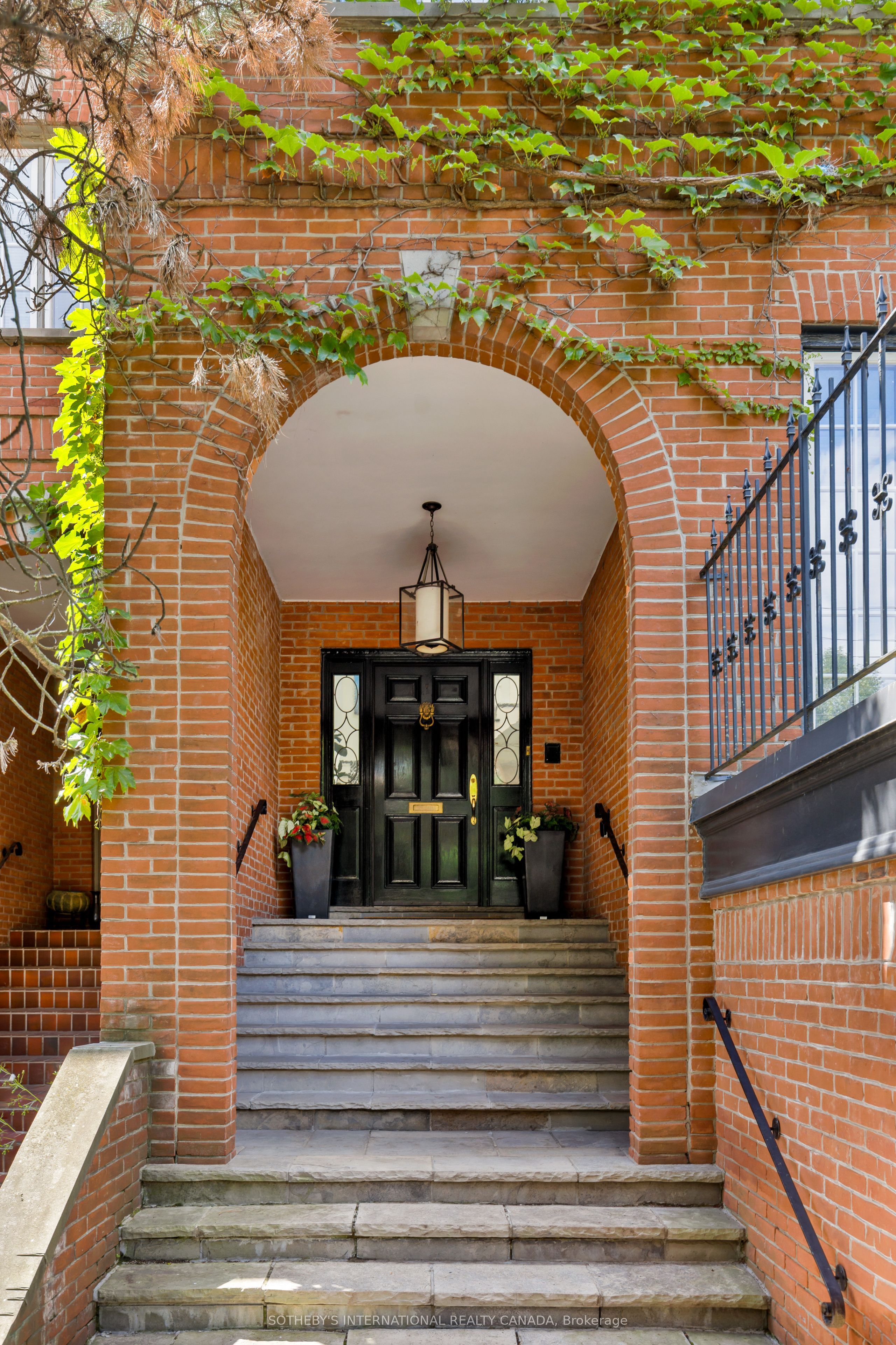18A Deer Park Crescent, Toronto, ON M4V 2C2 photo 2