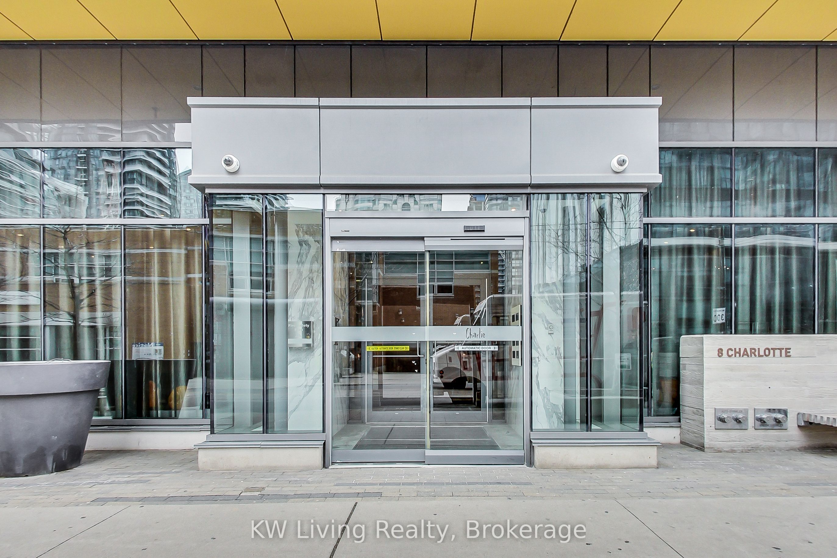 8 Charlotte Street 307, Toronto, ON M5V 0K4 photo 2