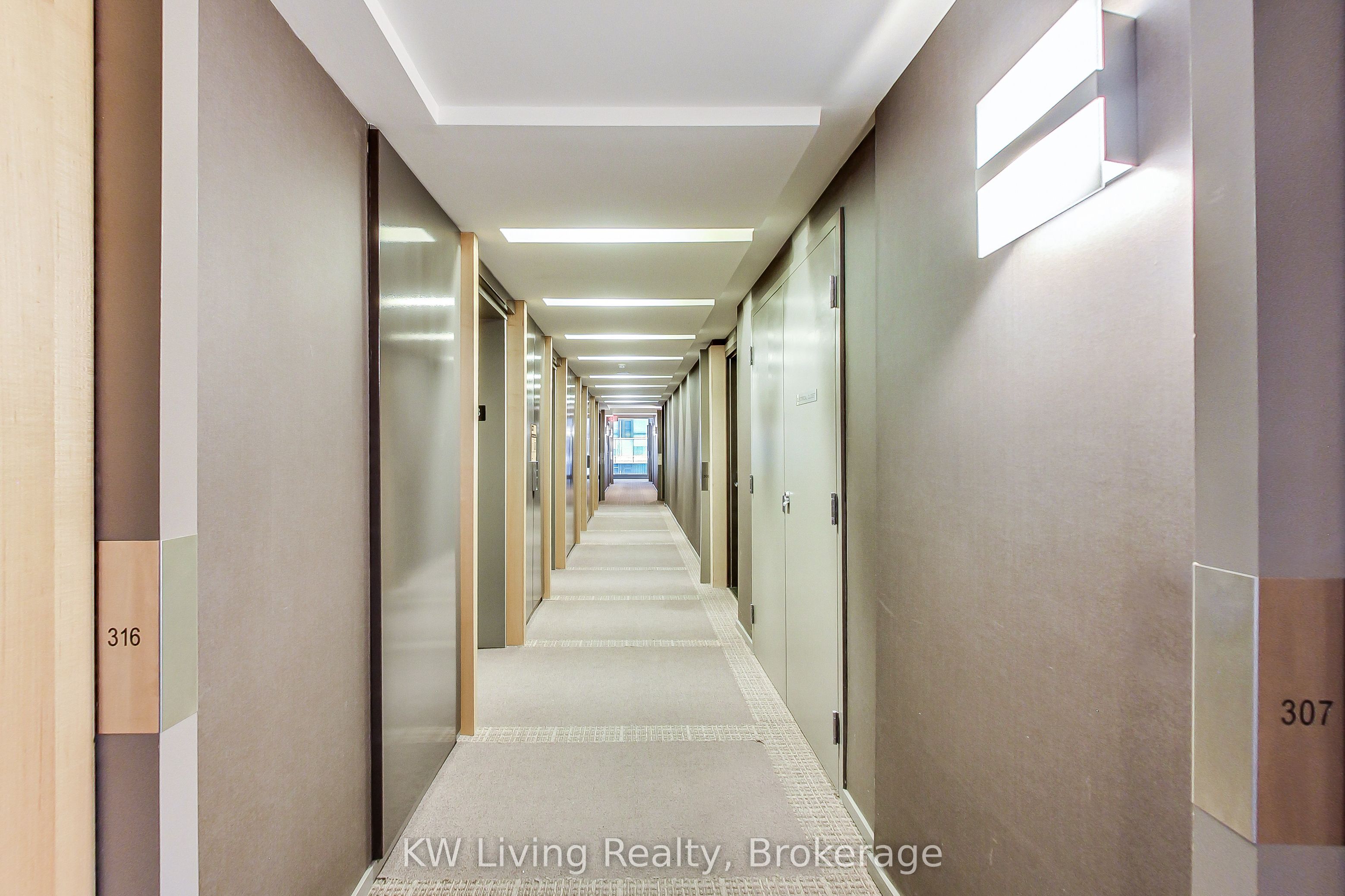 8 Charlotte Street 307, Toronto, ON M5V 0K4 photo 5