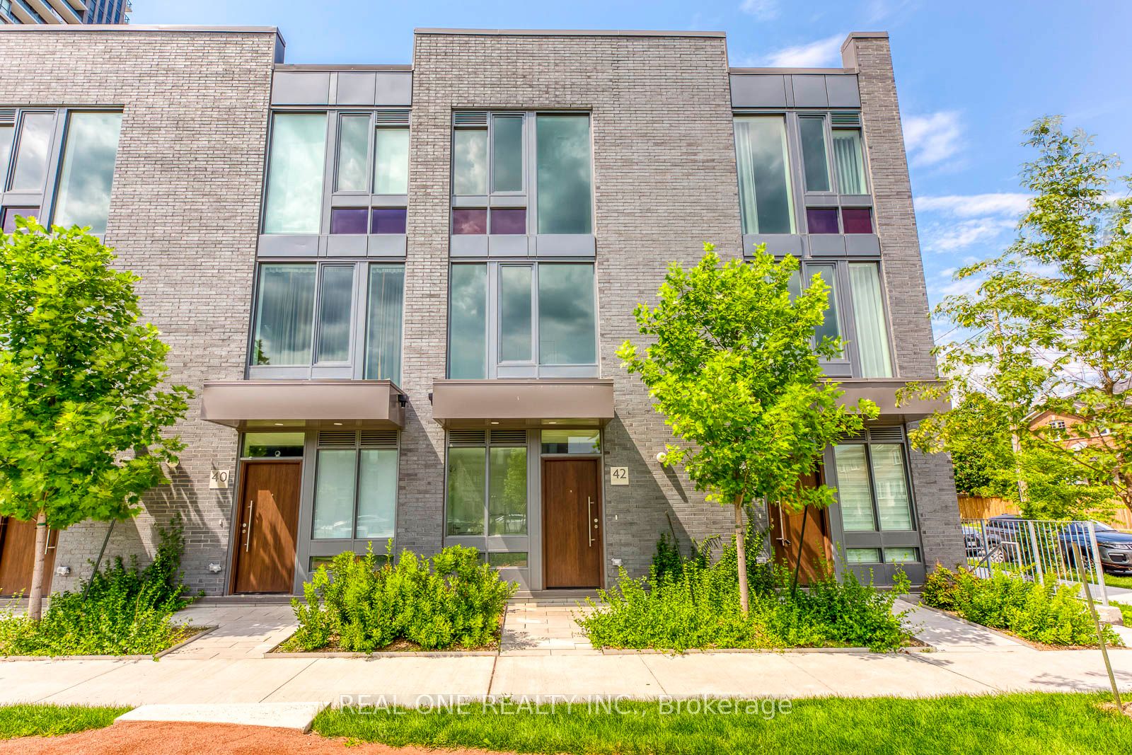 42 Sonic Way, Toronto, ON M3C 0P3
