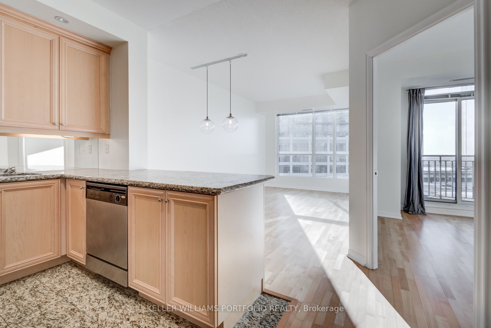 628 Fleet Street 727, Toronto, ON M5V 1A8 photo 5