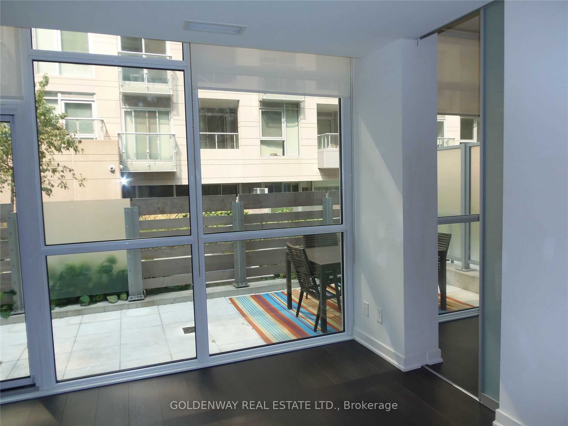 30 Nelson Street 213, Toronto, ON M5V 0H5 photo 2