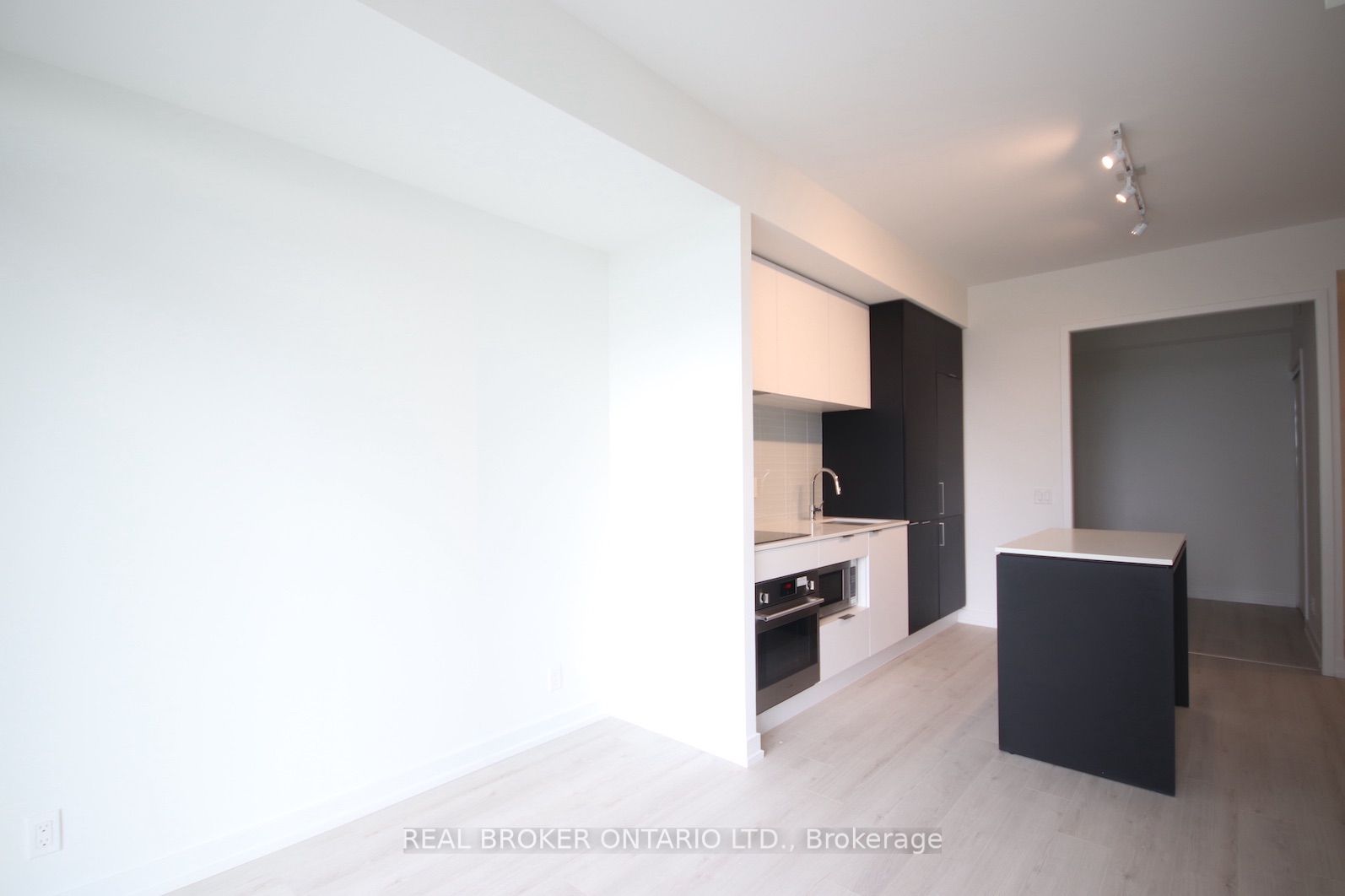 33 Helendale Avenue 722, Toronto, ON M4R 0A4 photo 2