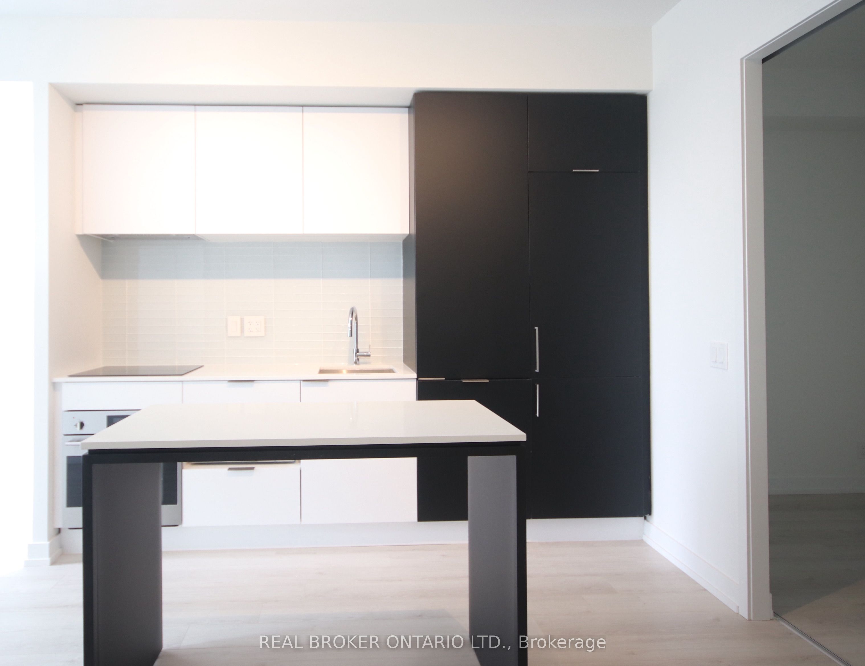 33 Helendale Avenue 722, Toronto, ON M4R 0A4 photo 3