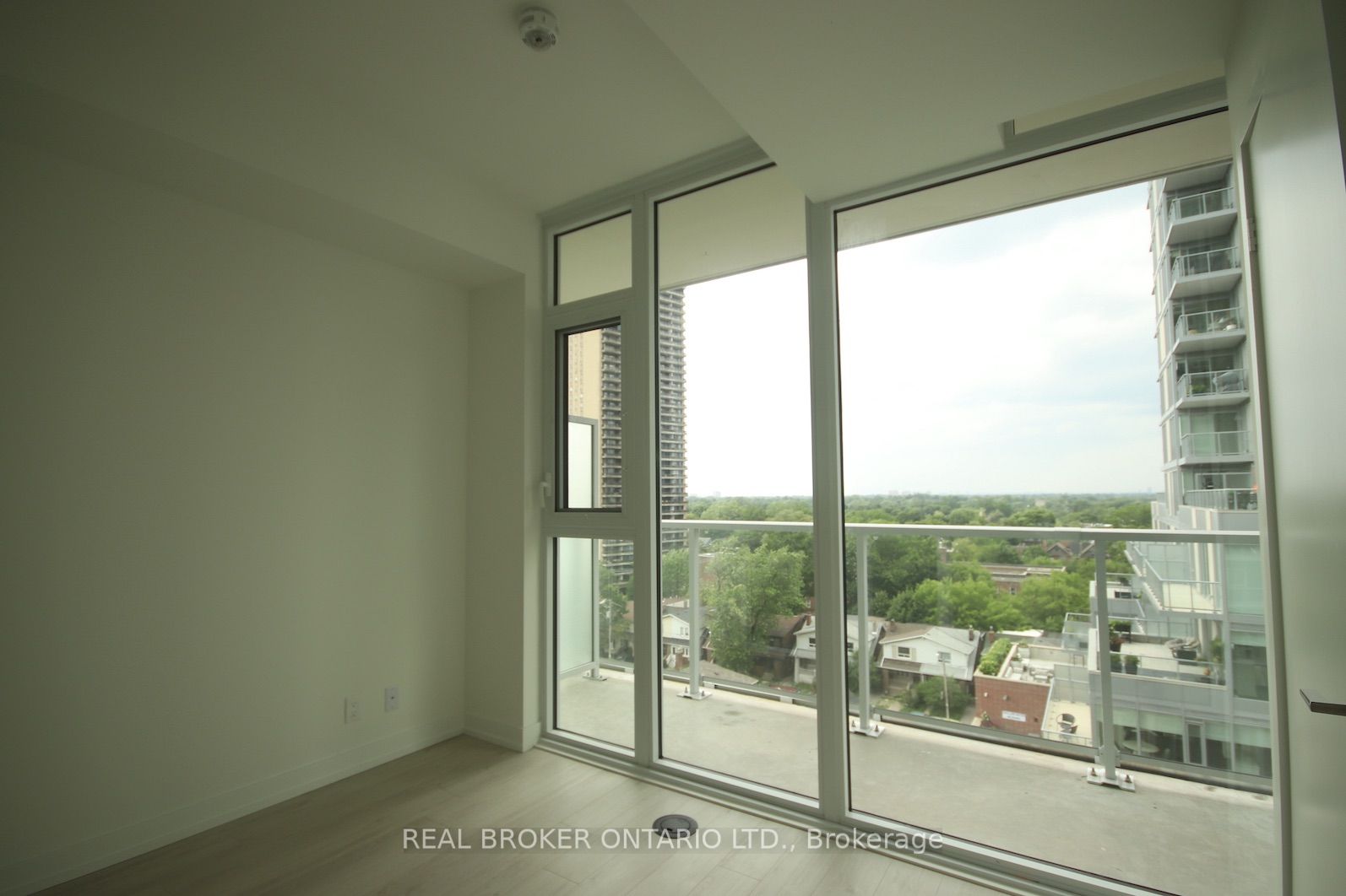 33 Helendale Avenue 722, Toronto, ON M4R 0A4 photo 5