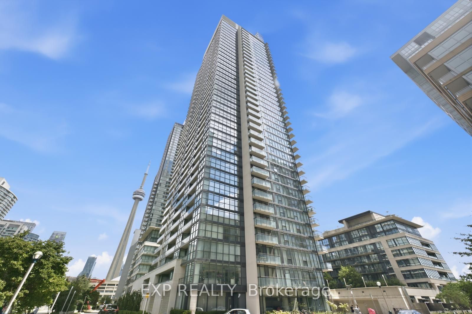 25 Capreol Court 810, Toronto, ON M5V 3Z7