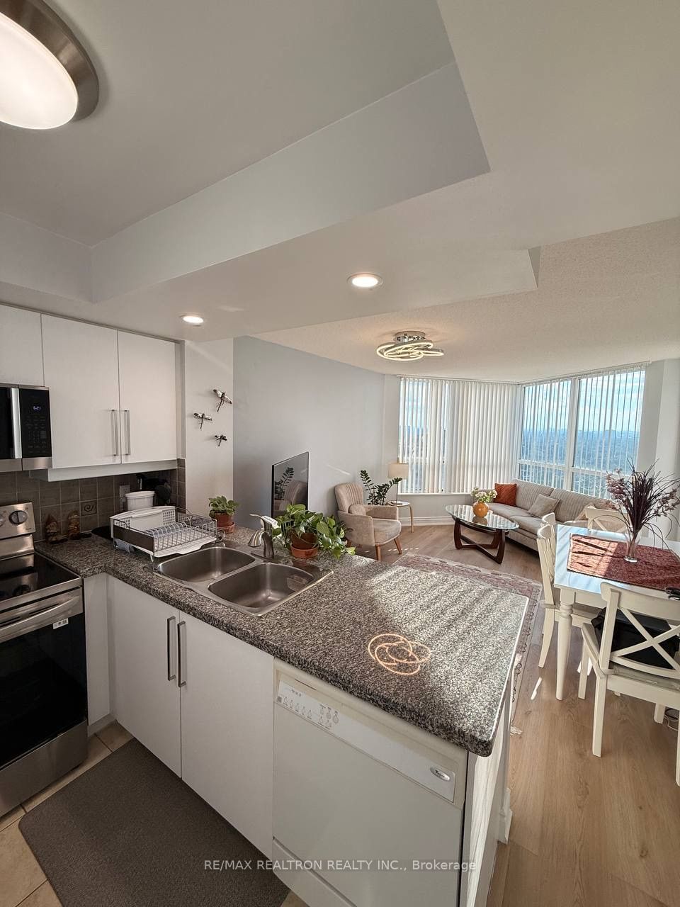 10 Northtown Way 2409, Toronto, ON M2N 7L4