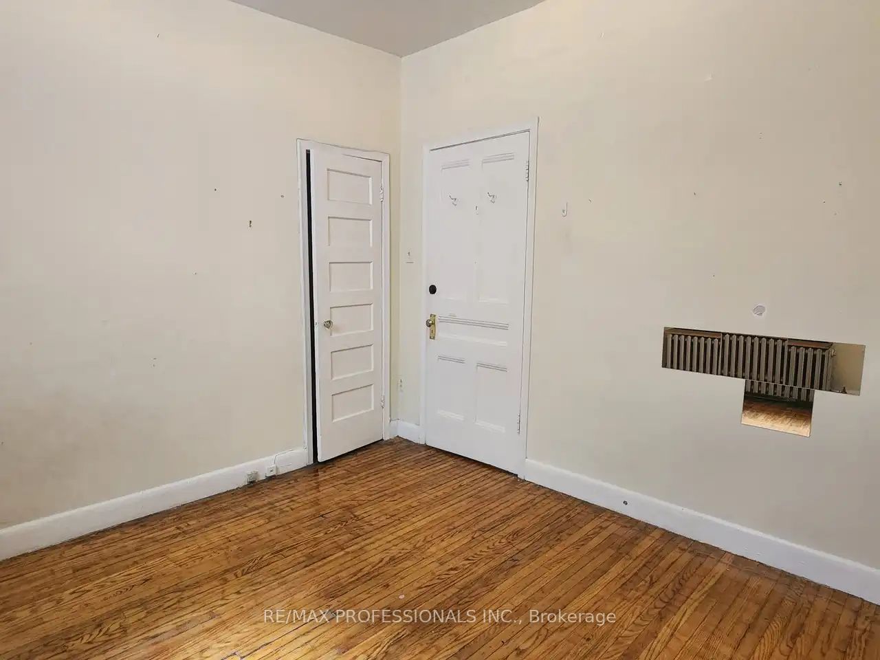 150 Robert Street MAIN LEVEL, Toronto, ON M5S 2K3 photo 5