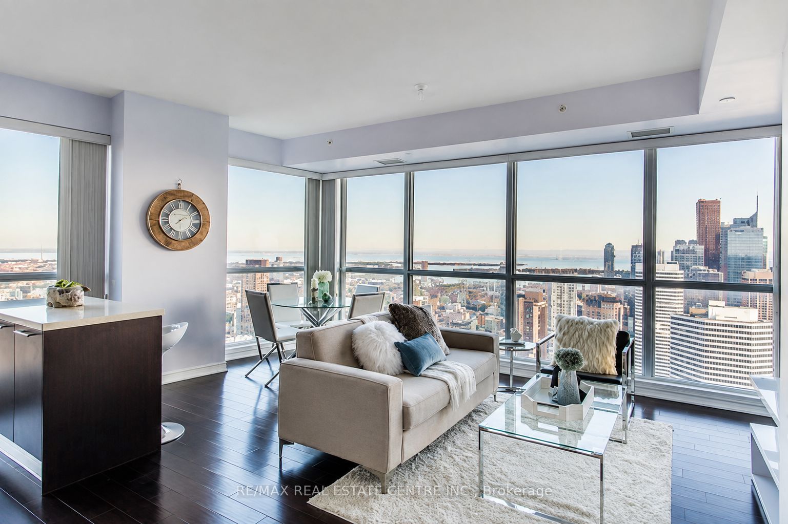 386 Yonge Street 5007, Toronto, ON M5B 0A5 photo 4