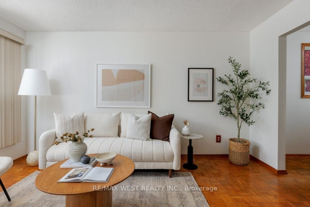 214 Markham Street, Toronto, ON M6J 2G6 photo 5