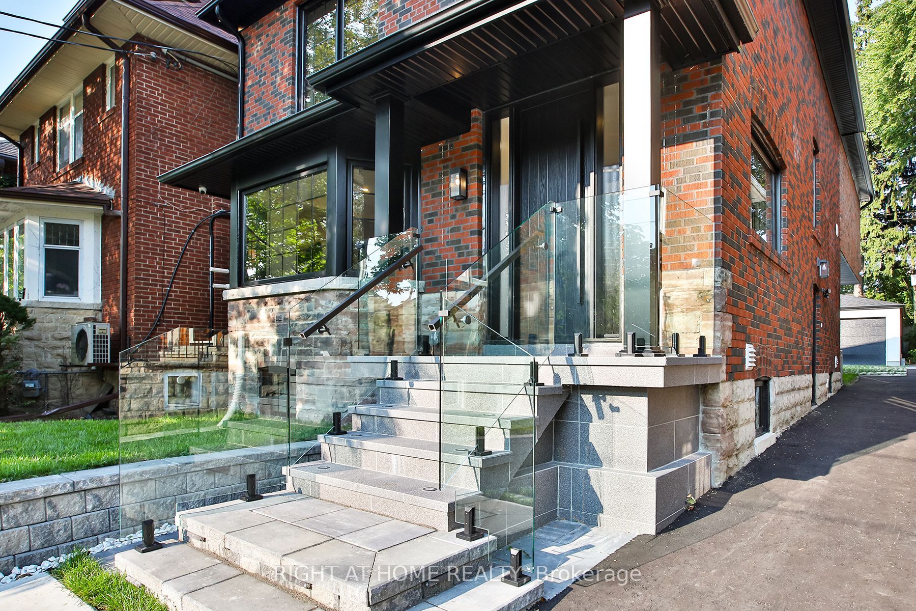 106 Eastbourne Avenue, Toronto, ON M5P 2G3 photo 4